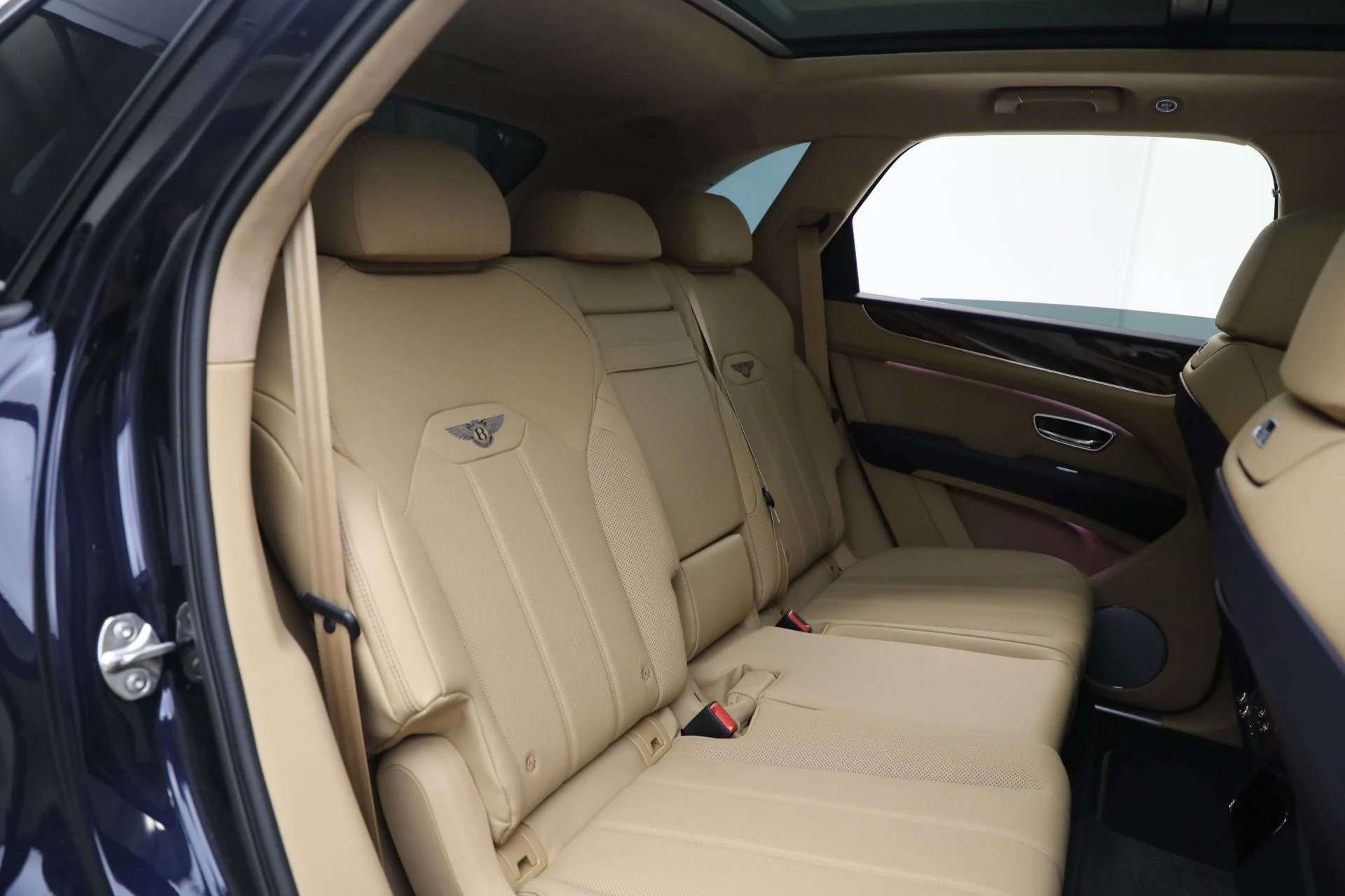 mph030_2984873008_New_2025_Bentley_Bentayga_V8_0122315868
