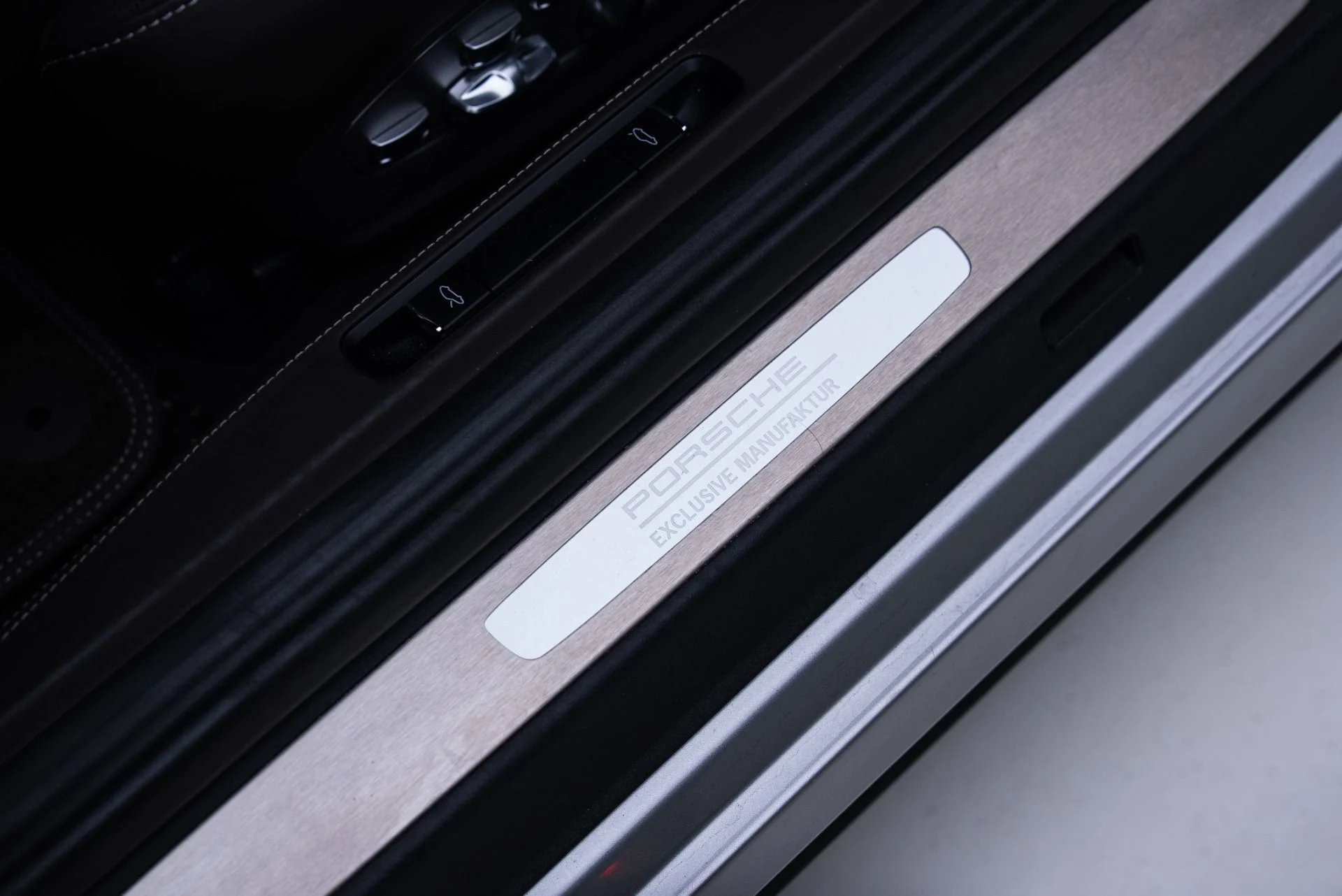 mph030_2986244894_Used_2018_Porsche_911_Turbo_1765307337_28117e3e62