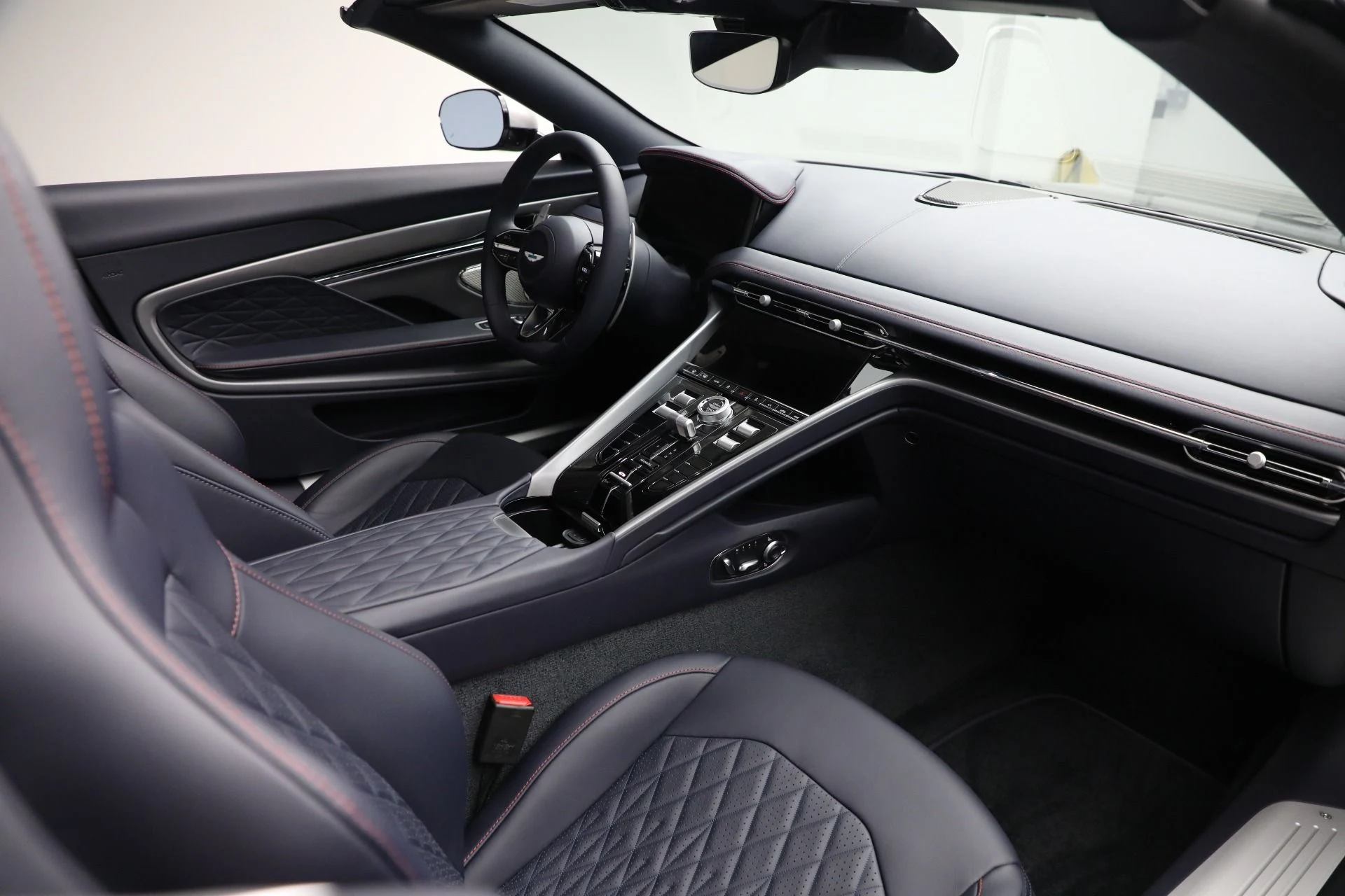 mph030_2990557951_New_2025_Aston_Martin_DB_12_Volante_b57b734a00