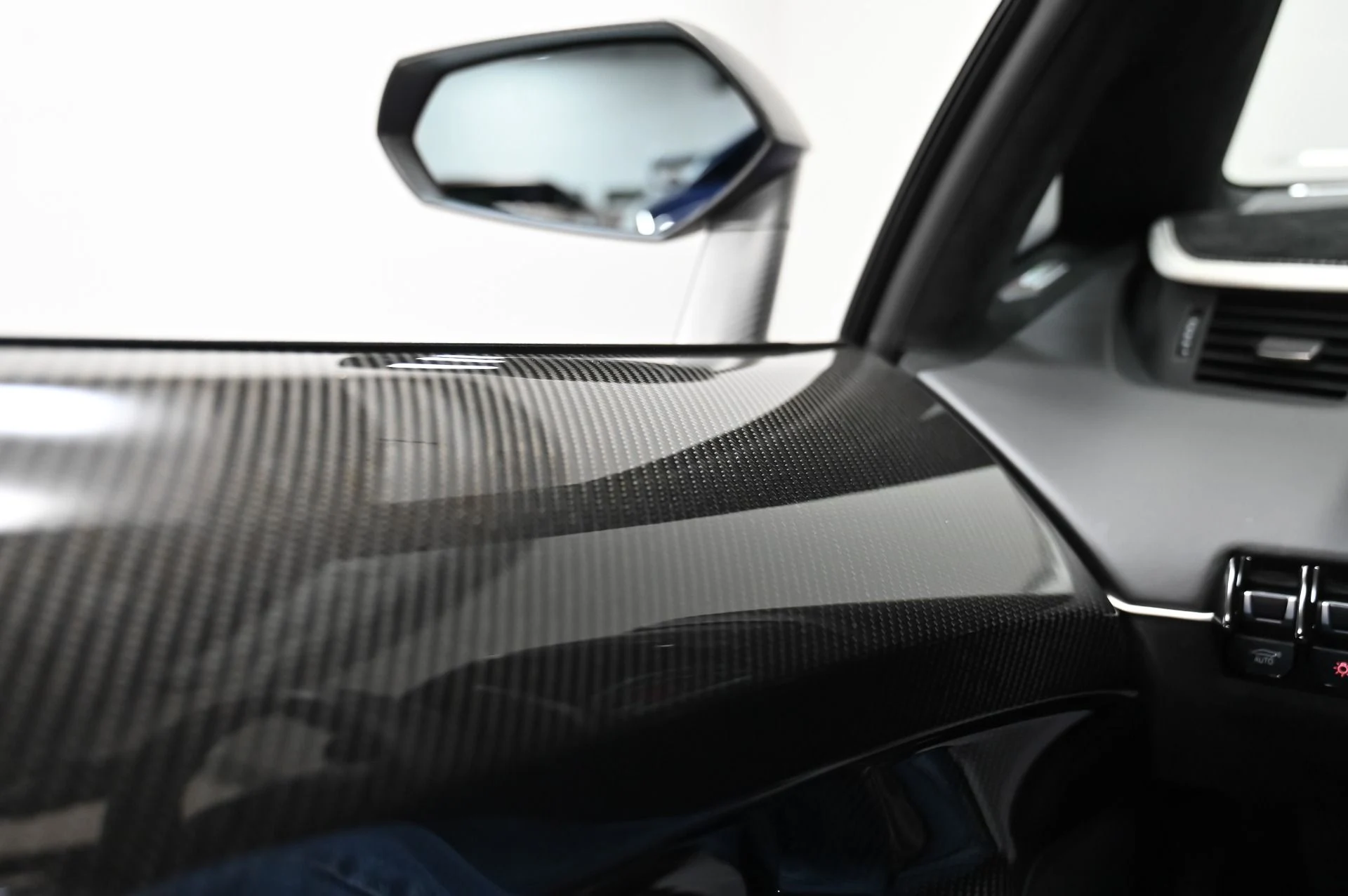 mph030_2990628396_Used_2019_Lamborghini_Aventador_SVJ_1760550459_0515392df8