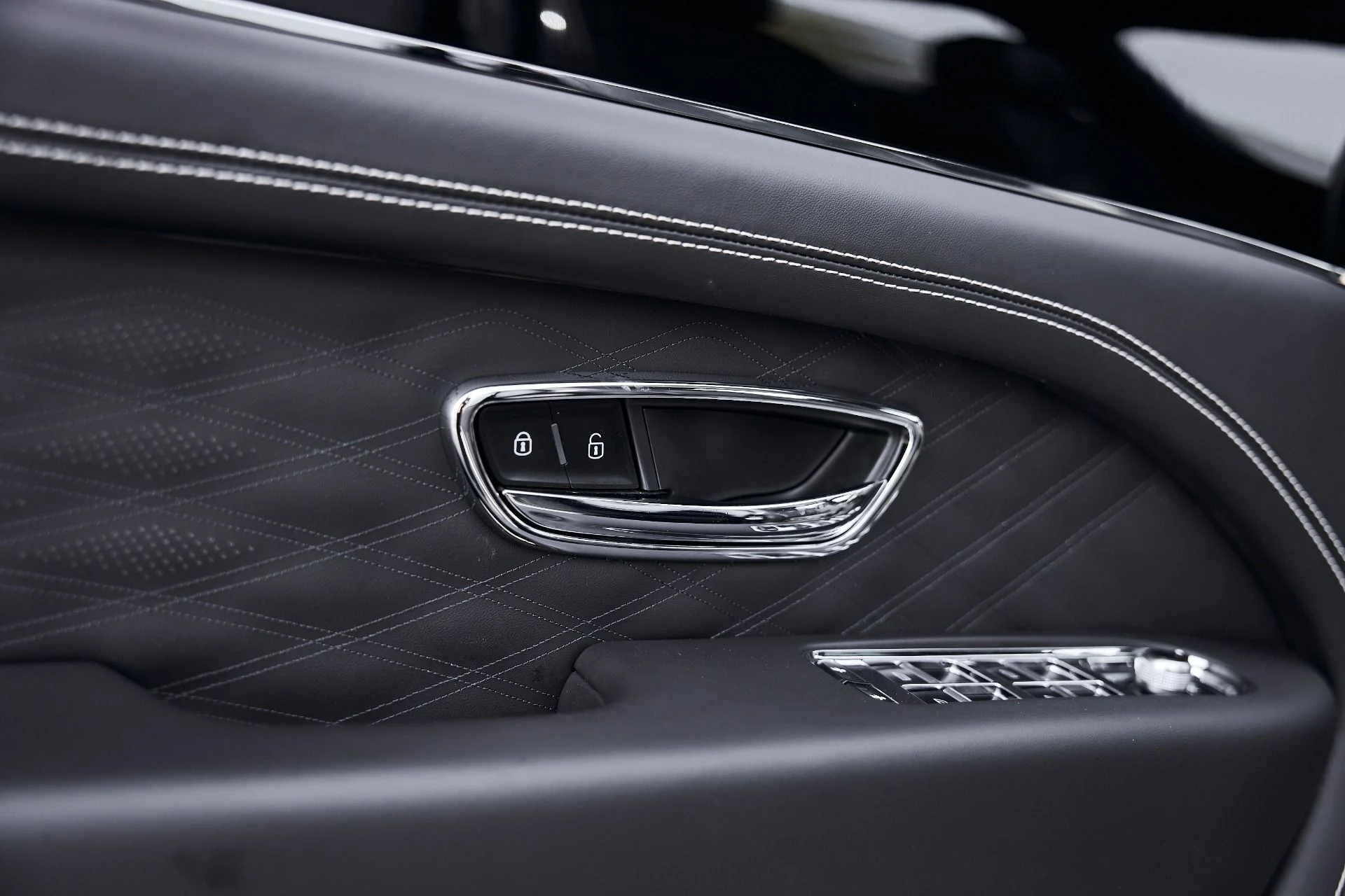 mph030_2991420451_Used_2023_Bentley_Bentayga_EWB_Azure_1769048636_91df7275c9