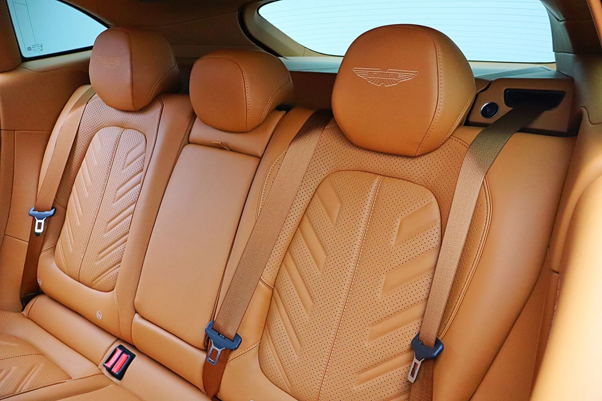 mph030_2991911108_New_2026_Aston_Martin_DBX_S_f2d0bfb9ff