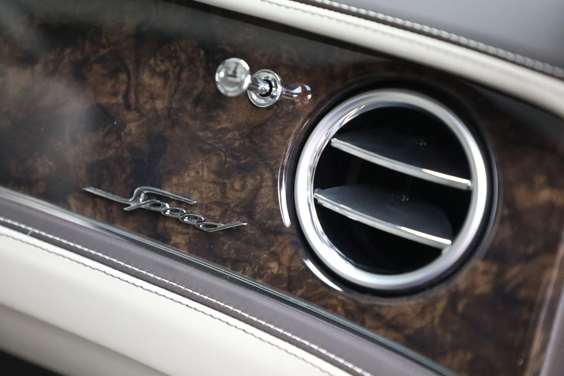 mph030_2994529276_New_2025_Bentley_Flying_Spur_Speed_259bb40ff1