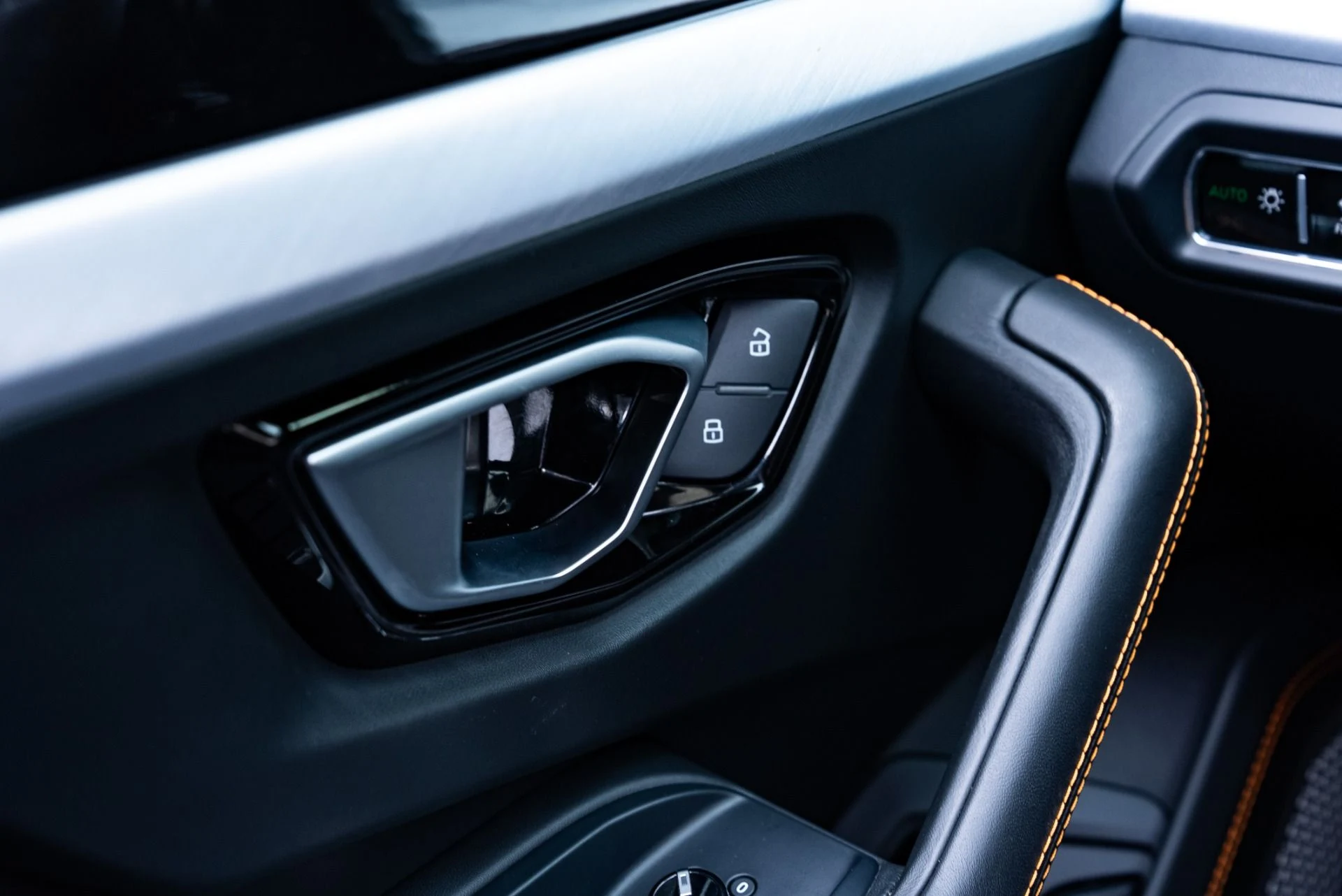 mph030_3002179513_Used_2023_Lamborghini_Urus_S_1775088135_684ec26c4d