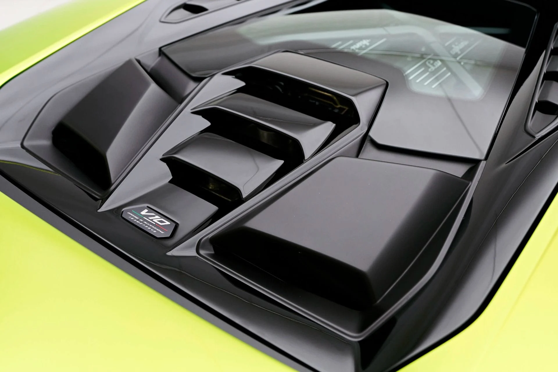 mph030_3002990037_Used_2023_Lamborghini_Huracan_Tecnica_Base_1715640571_e2bbbd939c