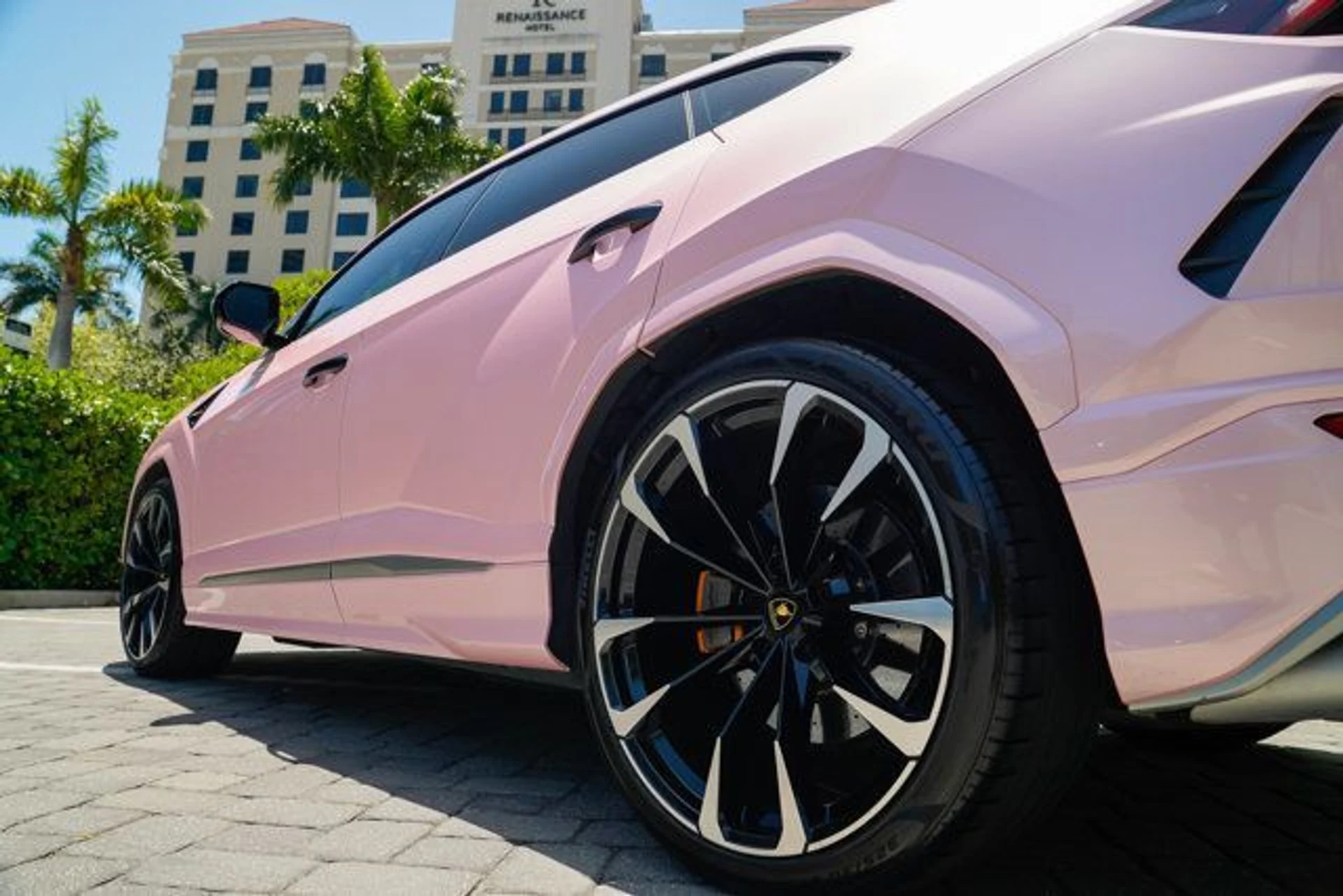 mph030_3027662842_used_2021_lamborghini_urus_awd_14354_22713615_31_640_aaa10db4a6