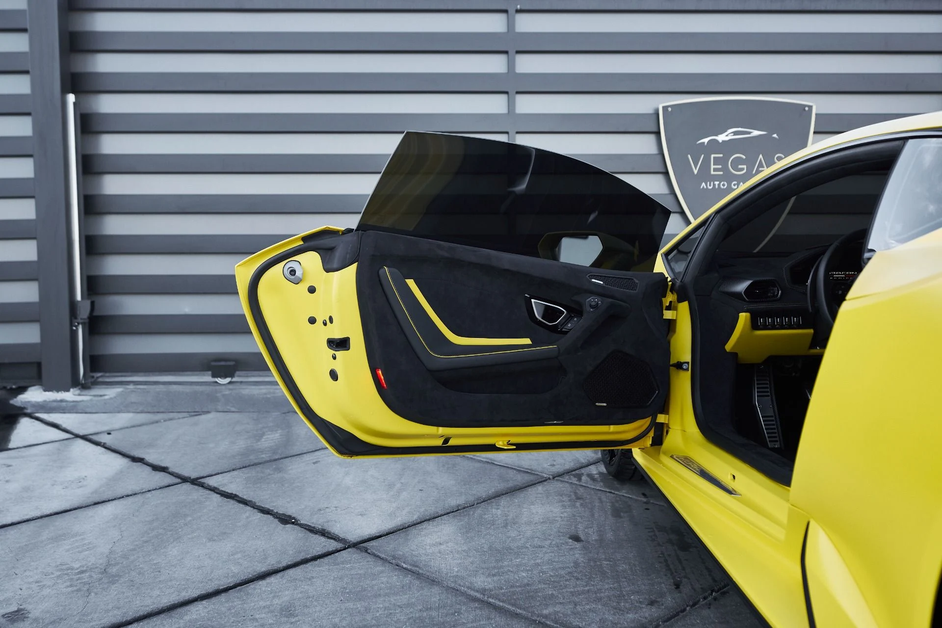 mph030_3030414409_Used_2023_Lamborghini_Huracan_Tecnica_Base_1765333508_f163bd23a5