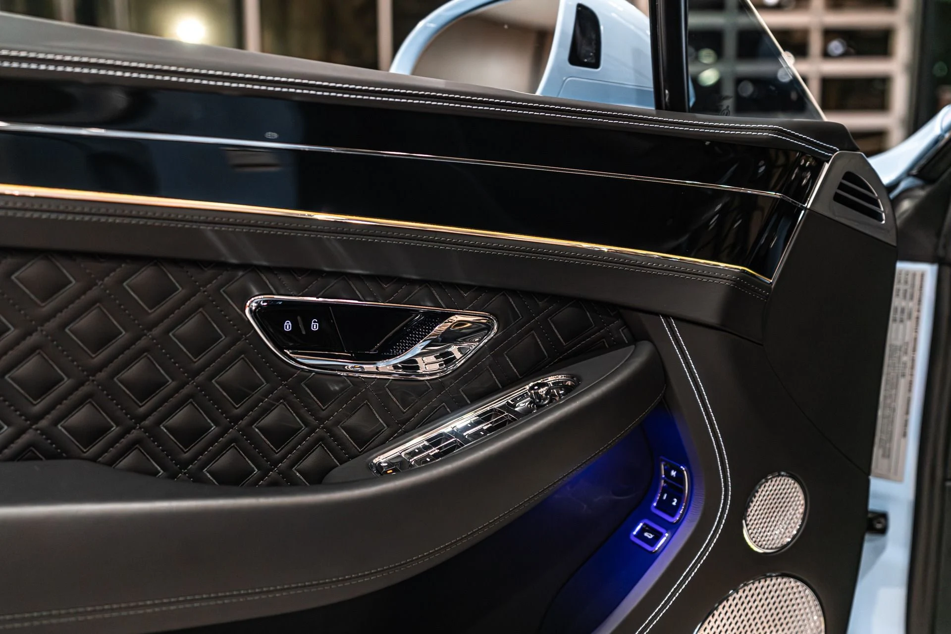 mph030_3033131473_13117_p31_l_d204afce15