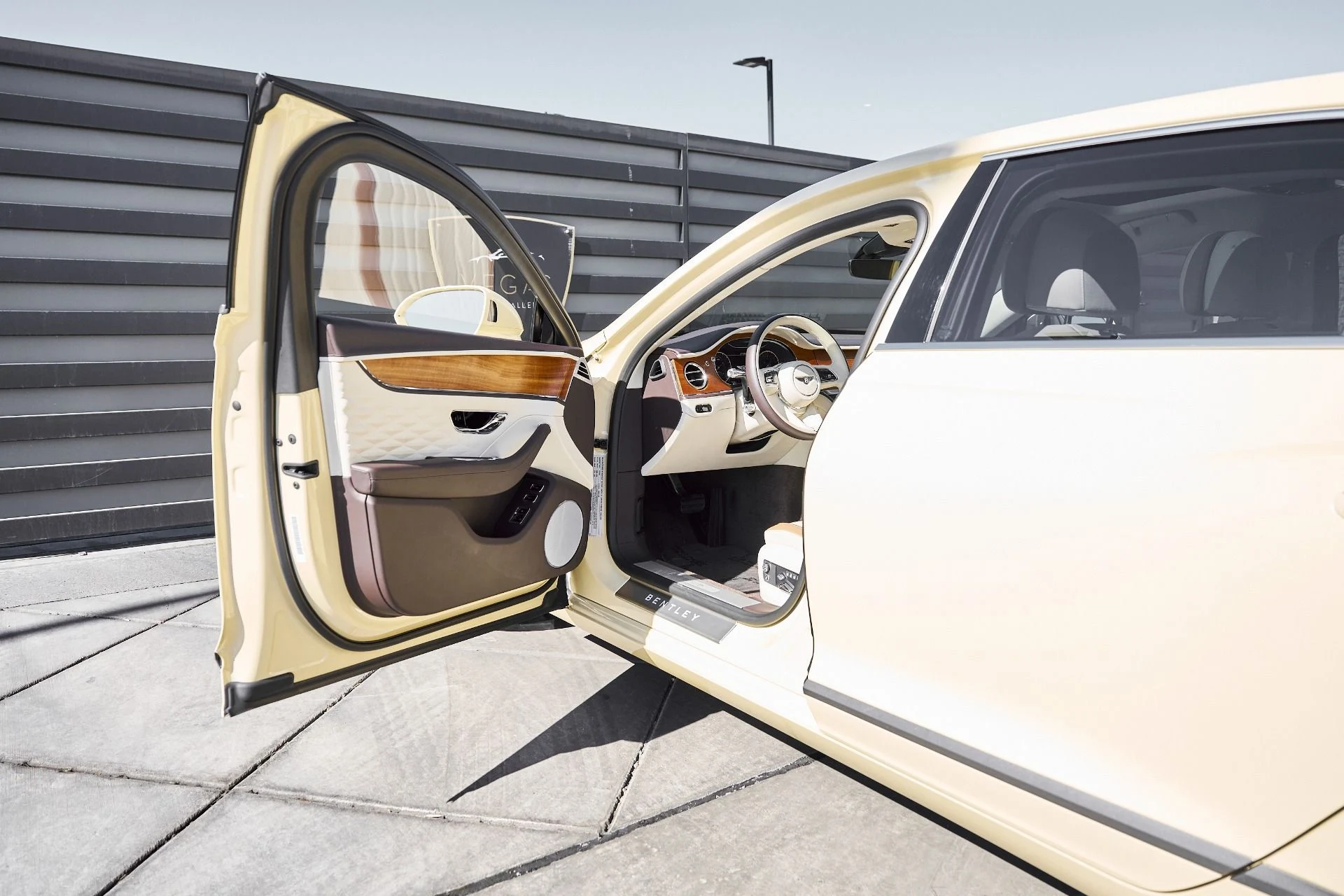 mph030_3038883127_Used_2023_Bentley_Flying_Spur_Hybrid_Odyssean_Edition_1770692456_03a1599e98