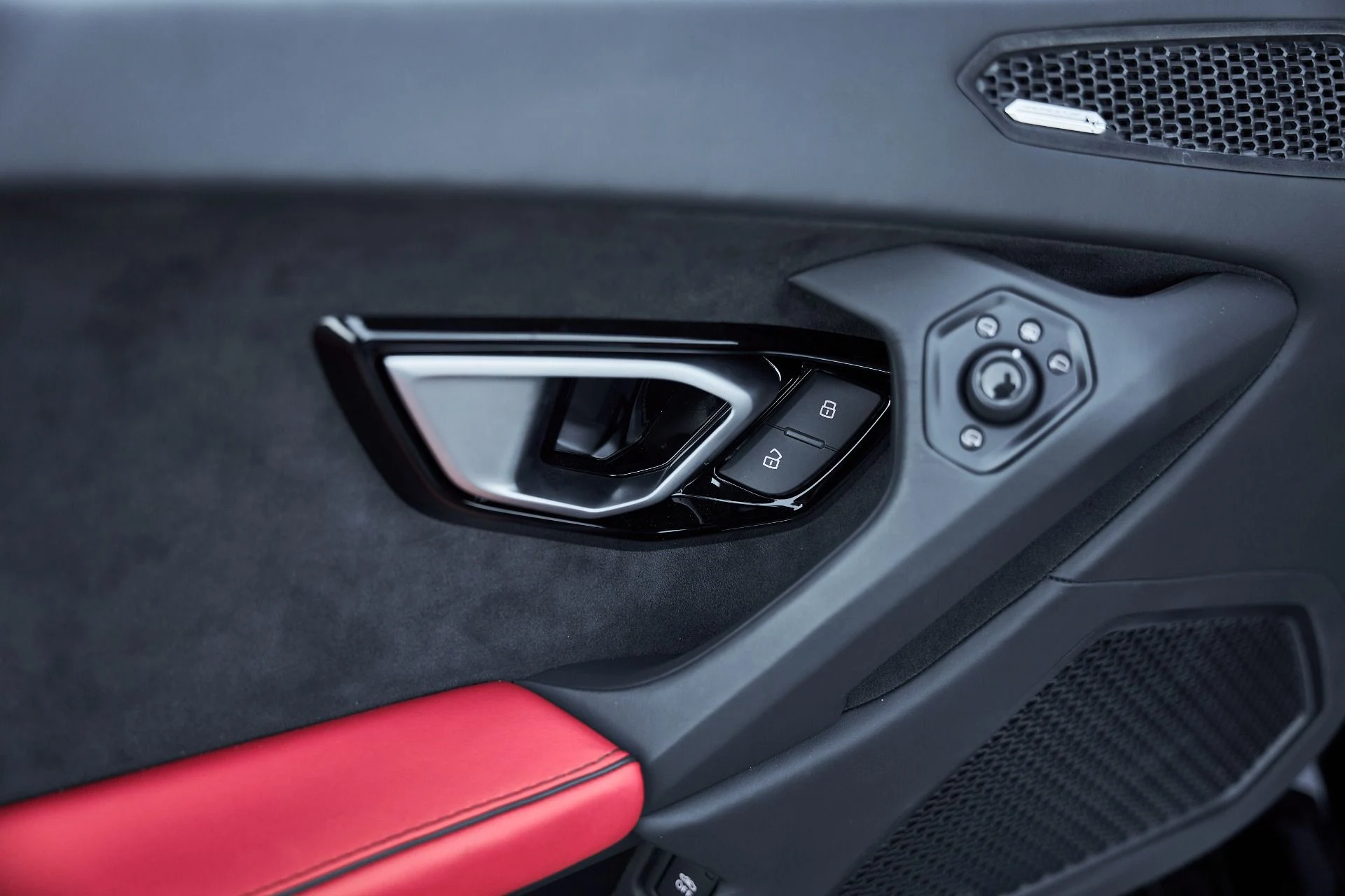 mph030_3040281284_Used_2024_Lamborghini_Huracan_EVO_Spyder_1766881363_3bc668bf00