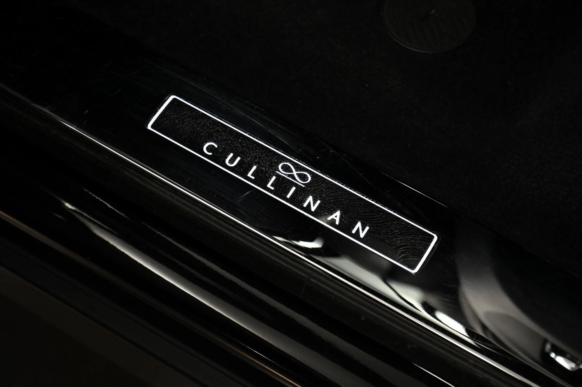 mph030_3043481453_Used_2019_Rolls_Royce_Cullinan_Base_1753916871_67516b3956