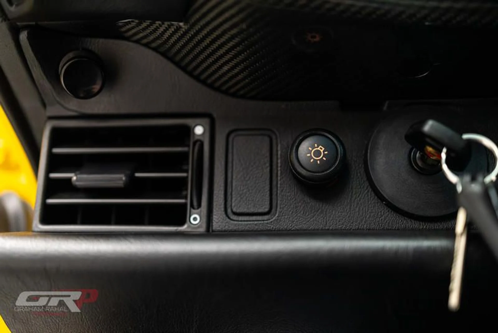 mph030_3051828664_9_FCDC_15_B_656_A_448_C_9_F15_4193_A2_E7323_B_130ce605a2