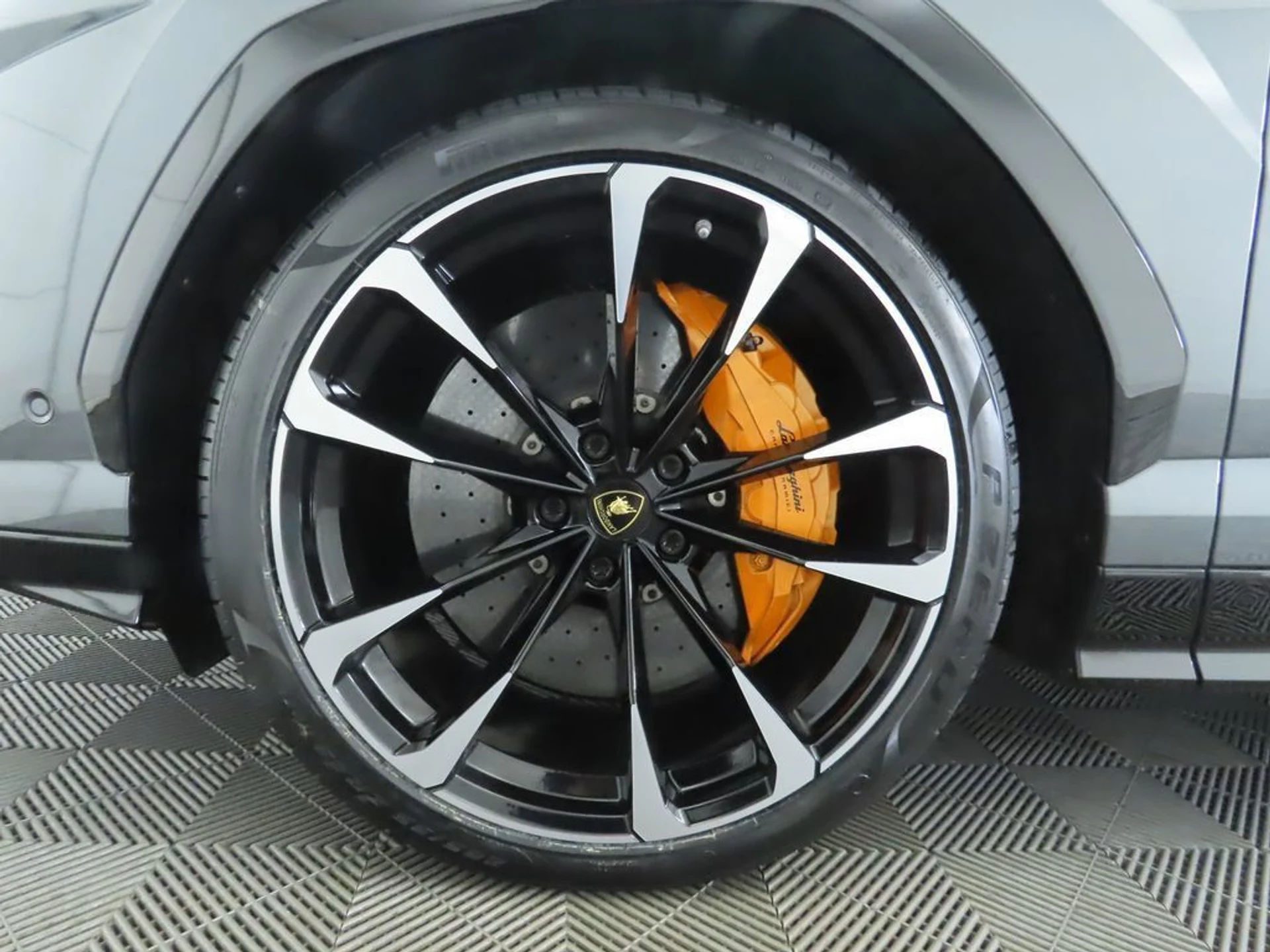 mph030_3065599557_used_2020_lamborghini_urus_awd_8119_22948232_31_1024_87fd885a67