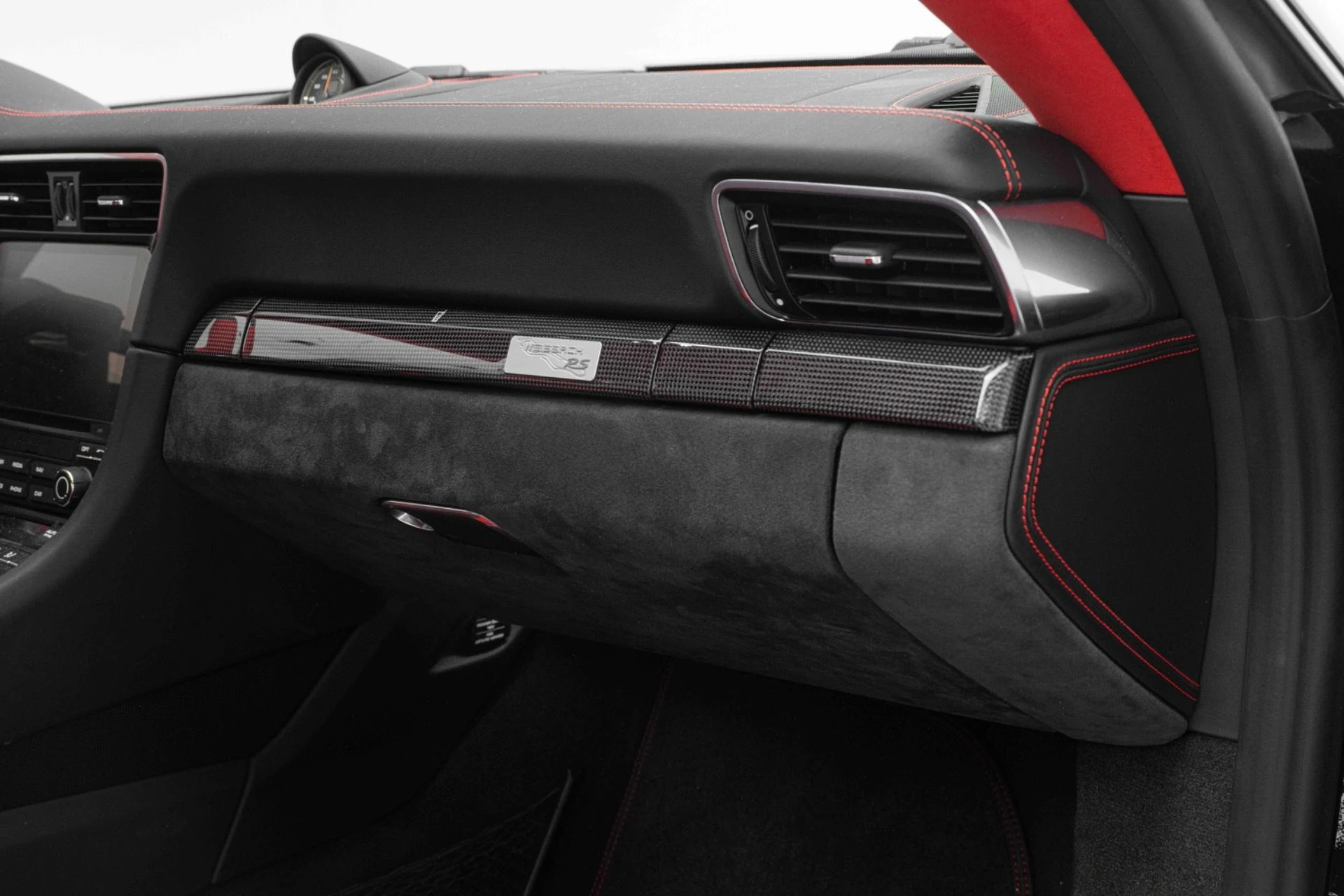 mph030_3079773001_Used_2018_Porsche_911_GT_2_RS_1774025660_679fe37e3b