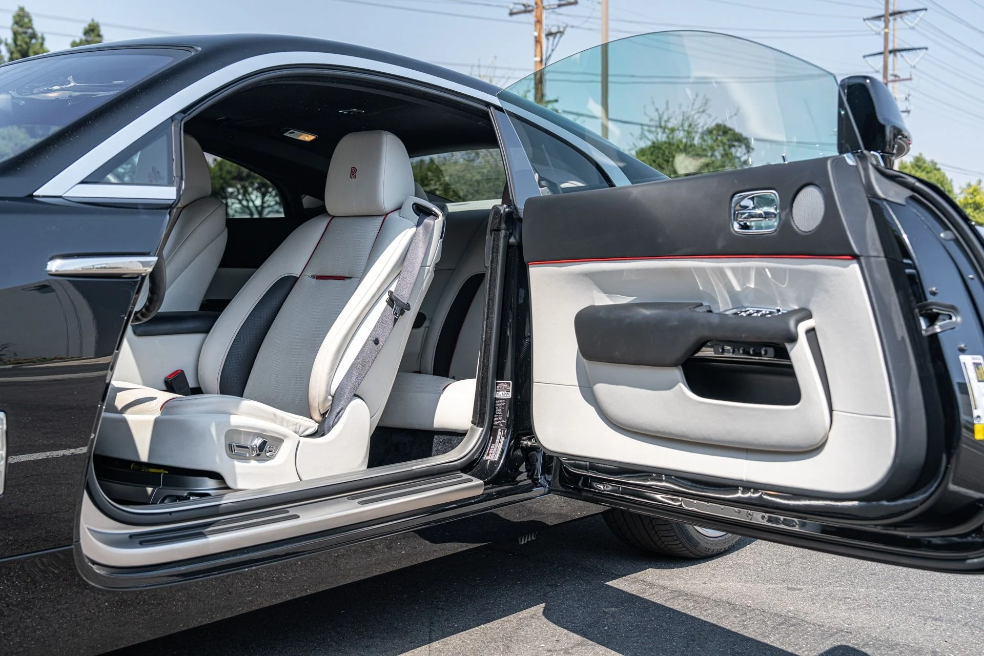 mph030_3082665655_Used_2018_Rolls_Royce_Wraith_1752607027_68e18d1100