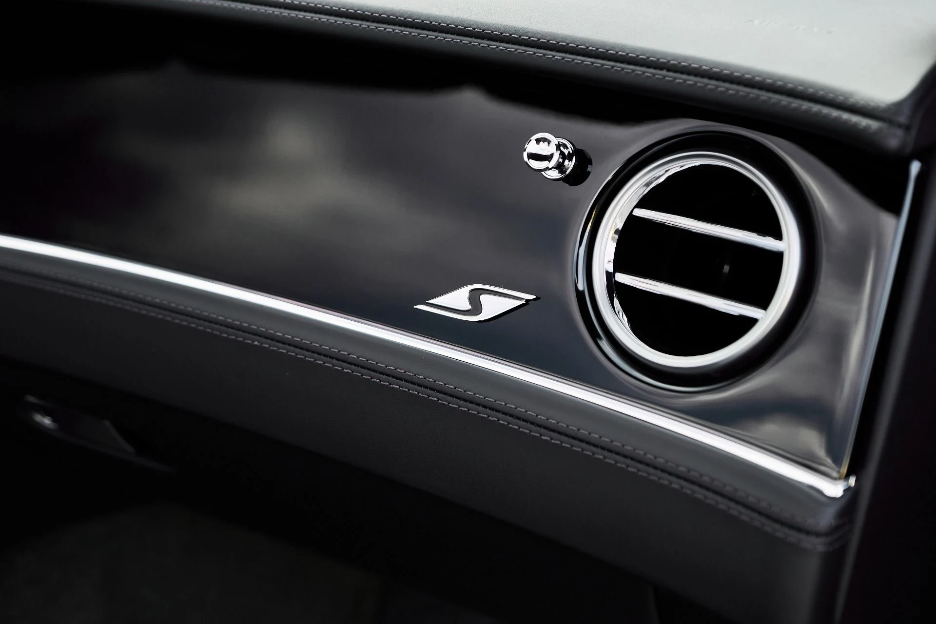 mph030_3094064197_Used_2024_Bentley_Continental_GT_V8_S_1764464391_e7826886c7