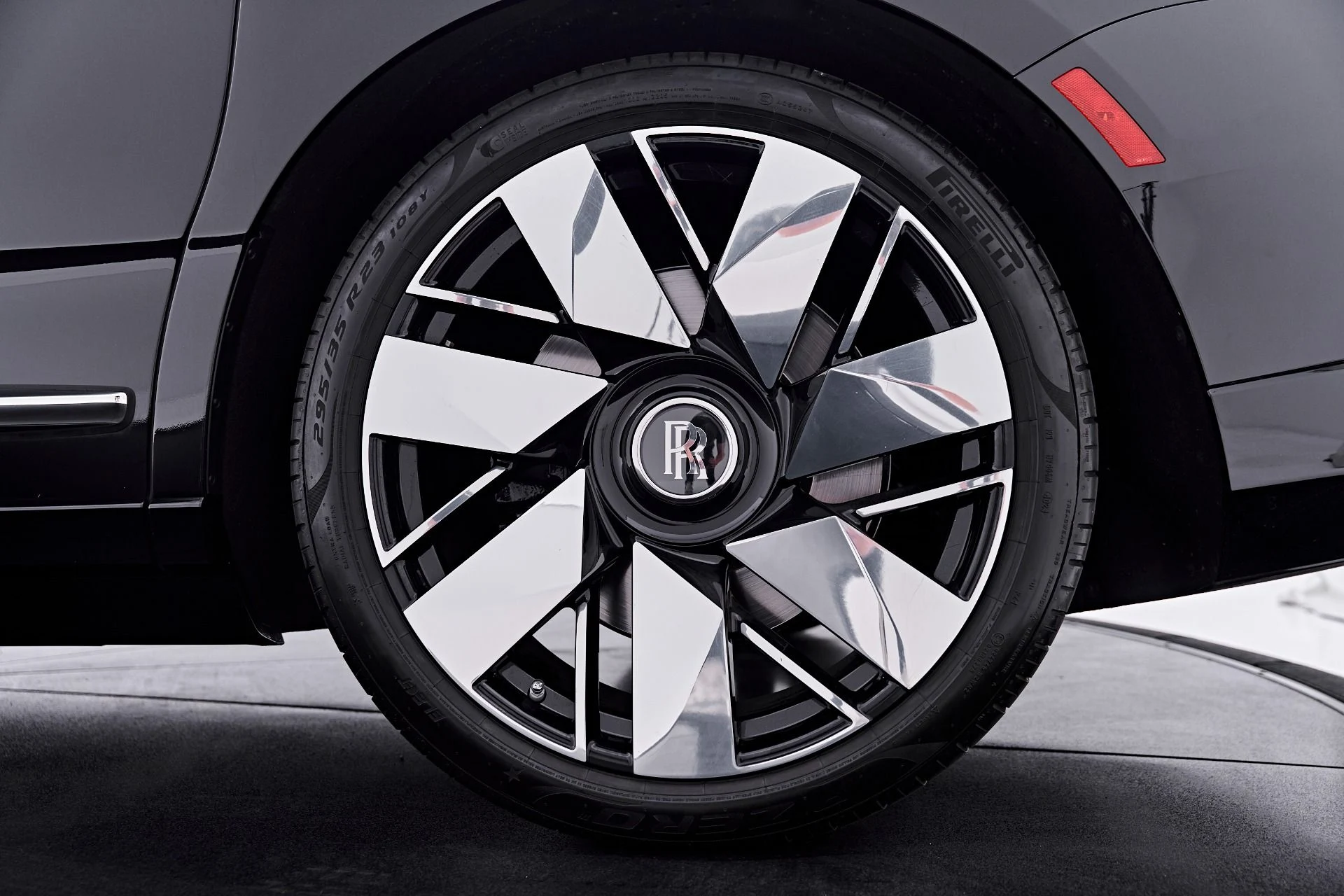 mph030_3097413957_Used_2025_Rolls_Royce_Cullinan_1786122785_d0c9b98de1