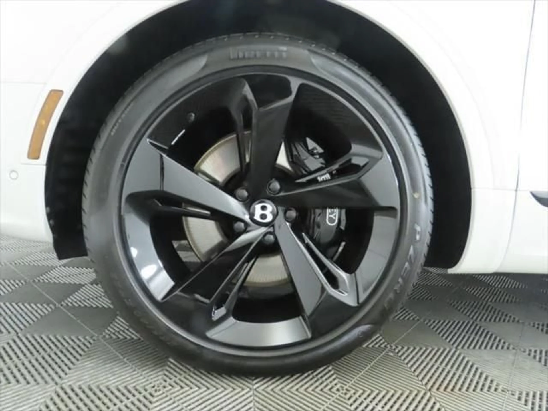 mph030_3105834968_new_2025_bentley_bentayga_8119_22803697_31_640_3ca7905f07