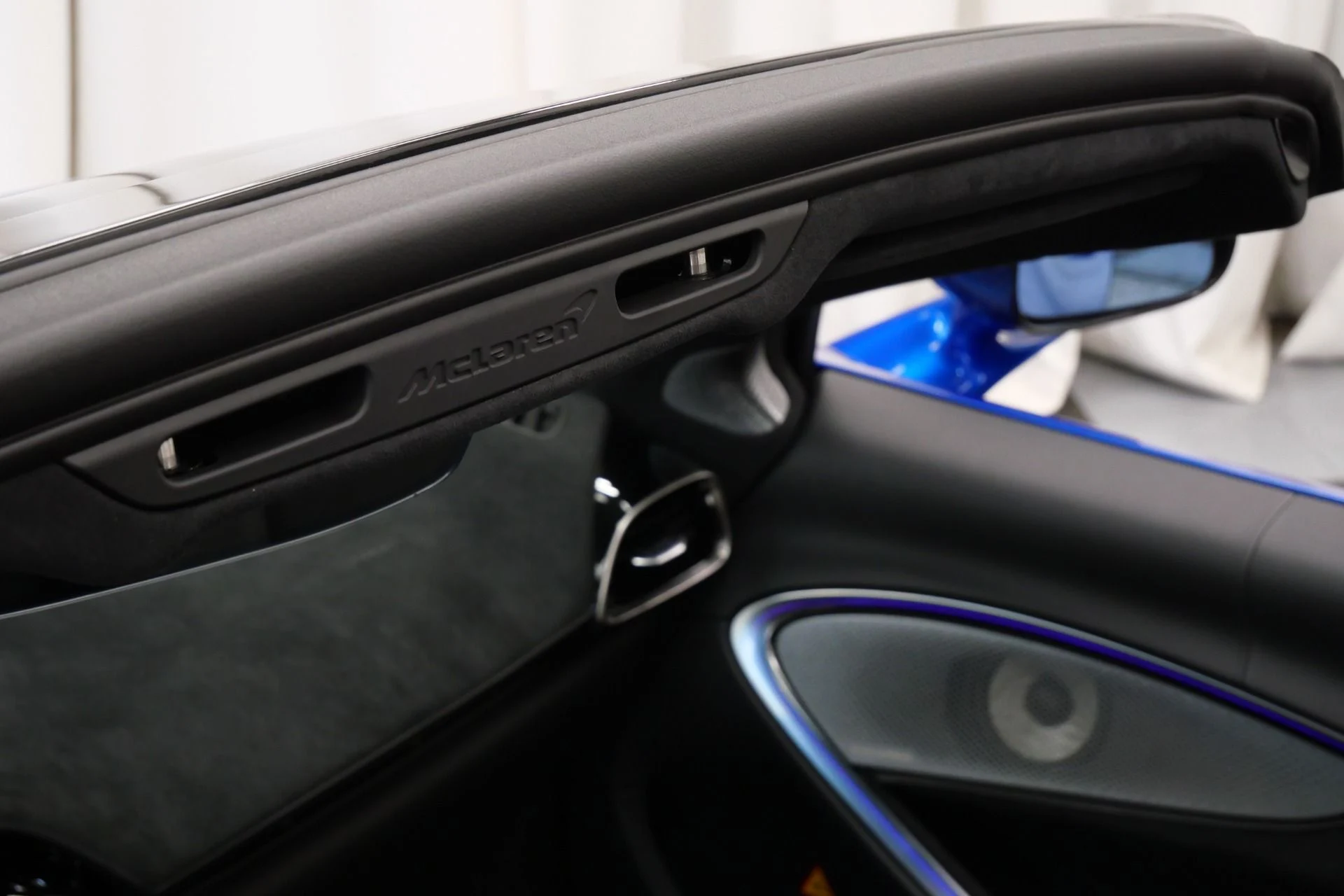 mph030_31069890_Used_2025_Mc_Laren_Artura_Spider_Low_Miles_Exterior_Carbon_Fiber_Upgrade_Pack_Sports_Exhaust_1756157132_0641f2a3bc