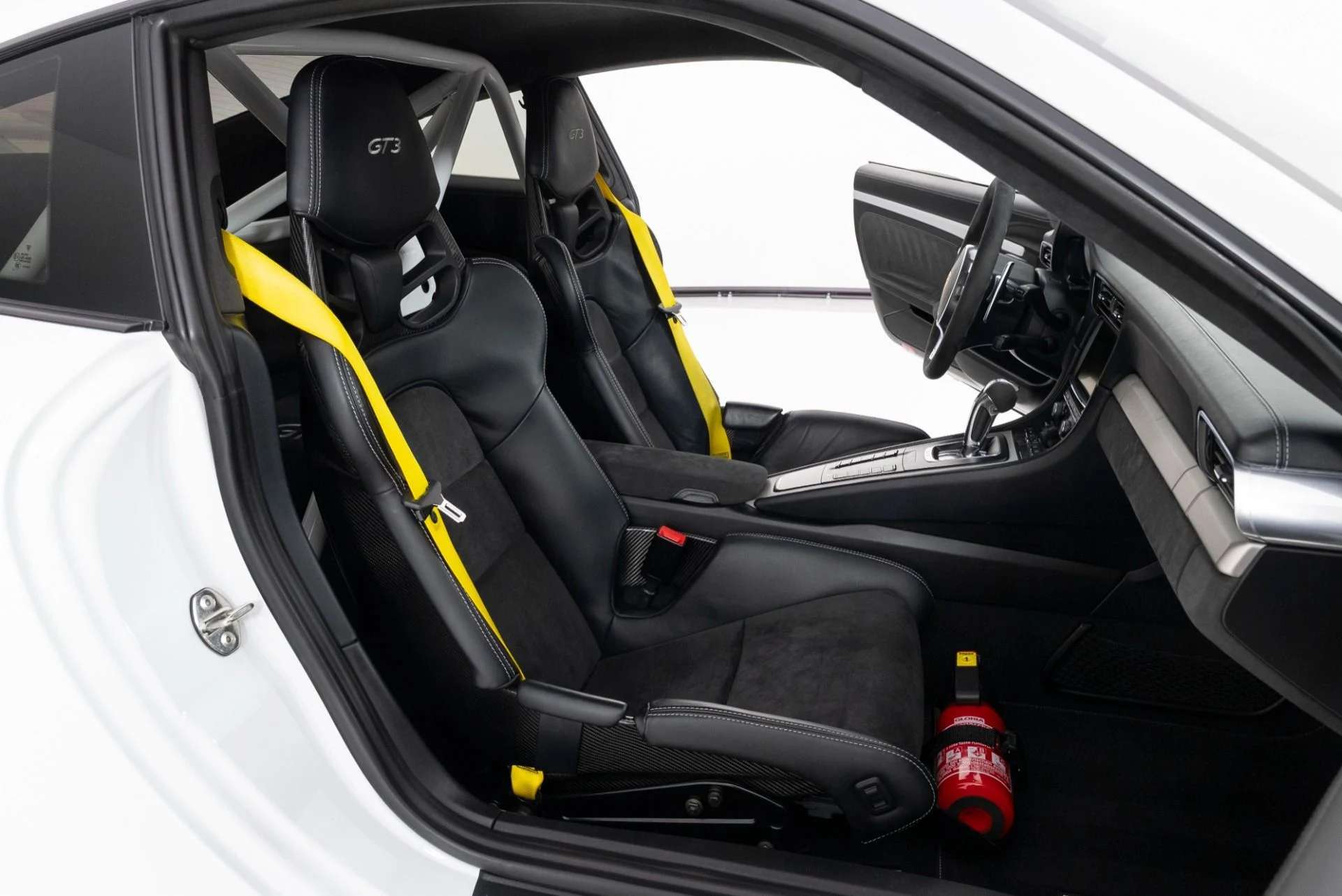 mph030_3113676882_Used_2015_Porsche_911_GT_3_1755021434_4dad996247