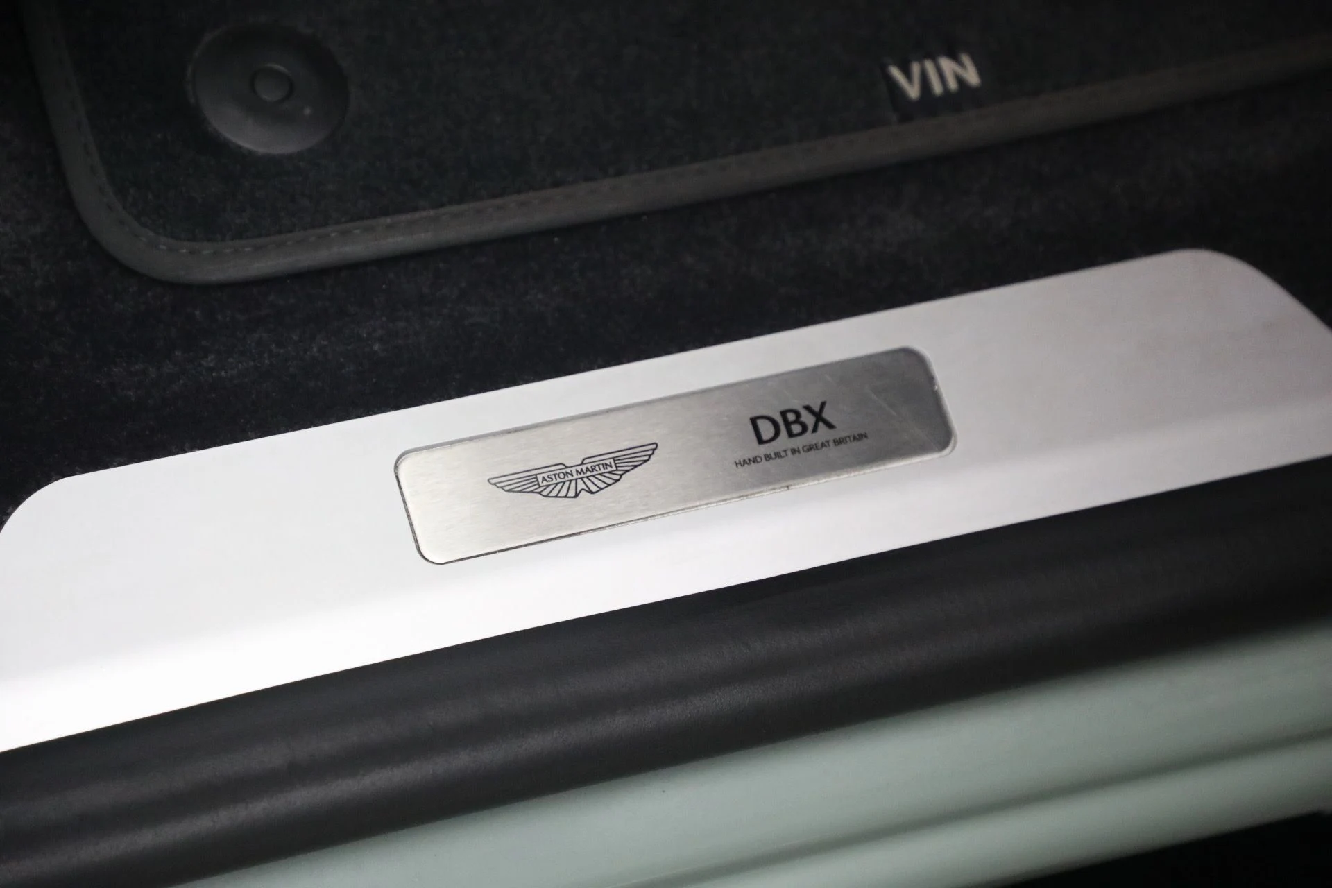 mph030_3117026093_Used_2025_Aston_Martin_DBX_707_1782571135_3cb1e41b3e