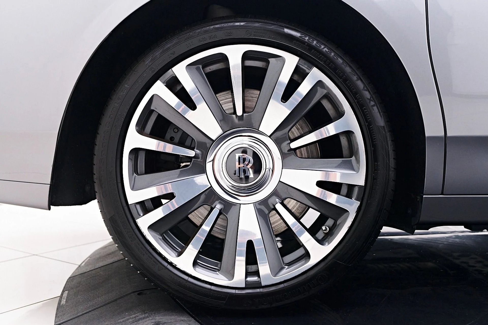mph030_3121109186_Used_2019_Rolls_Royce_Ghost_Base_1744847276_622aa7c958