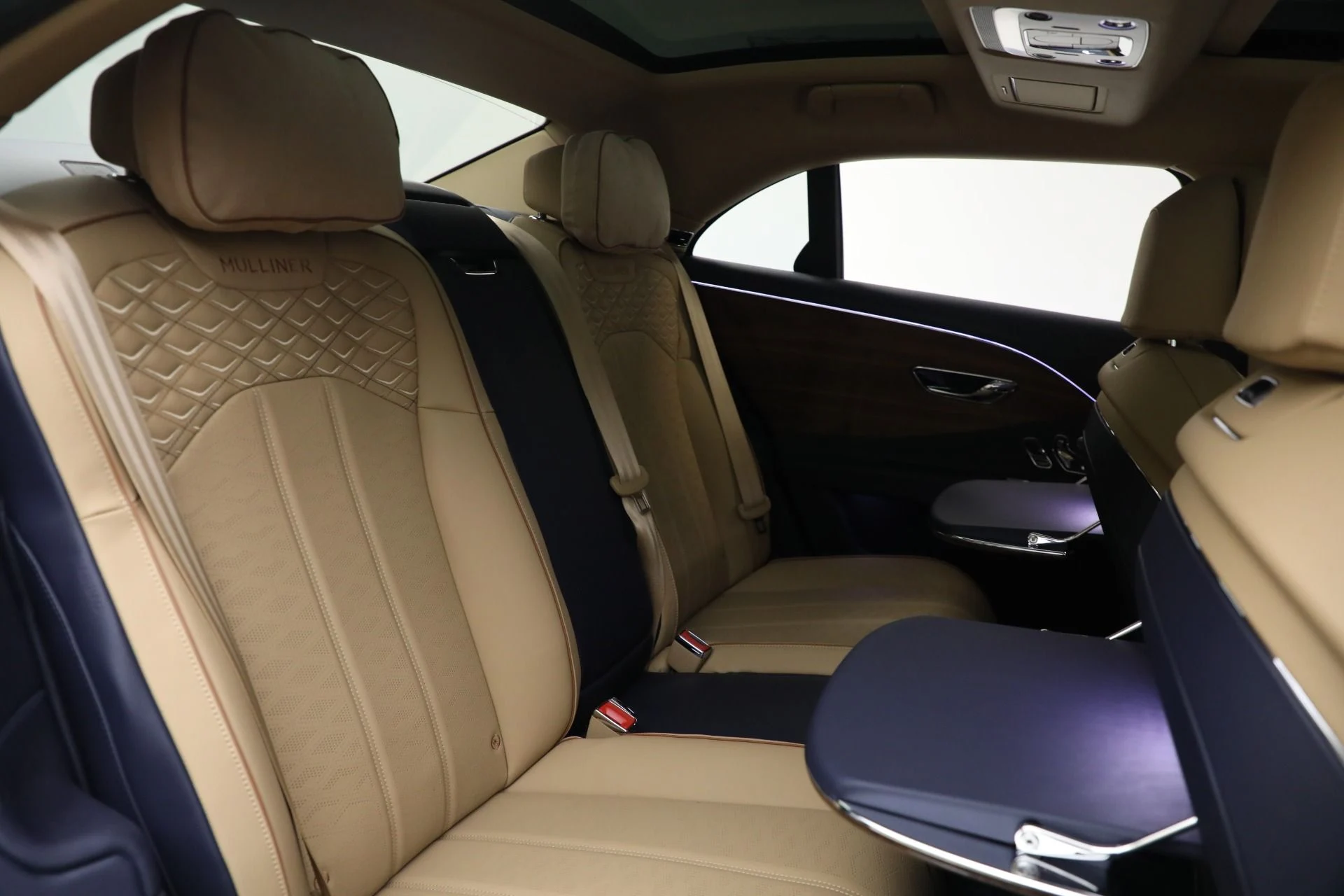 mph030_3127250552_New_2025_Bentley_Flying_Spur_Mulliner_af6643dc18