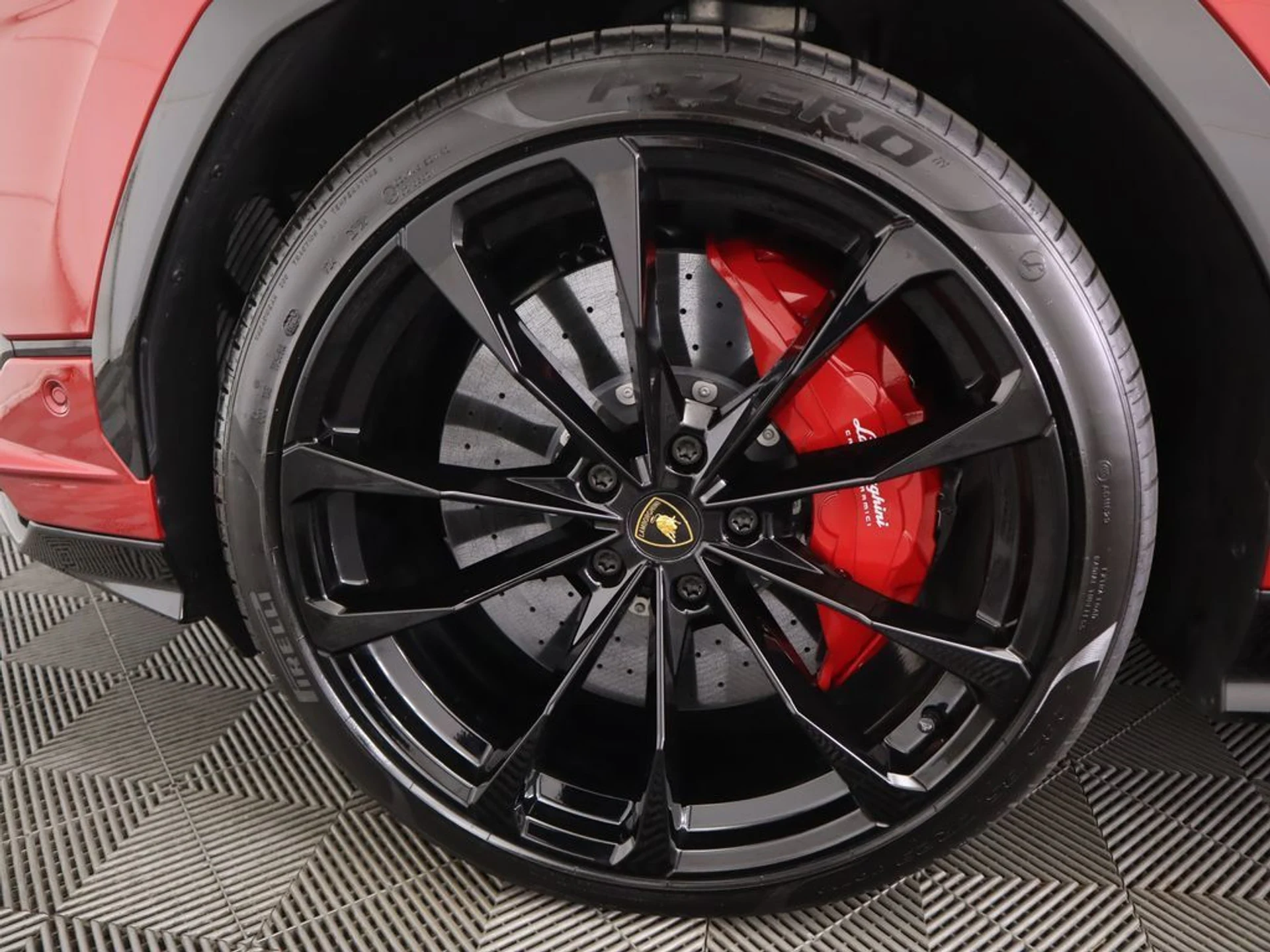 mph030_3128888473_used_2024_lamborghini_urus_sawd_8119_22965395_31_1024_72e8bf8e0b