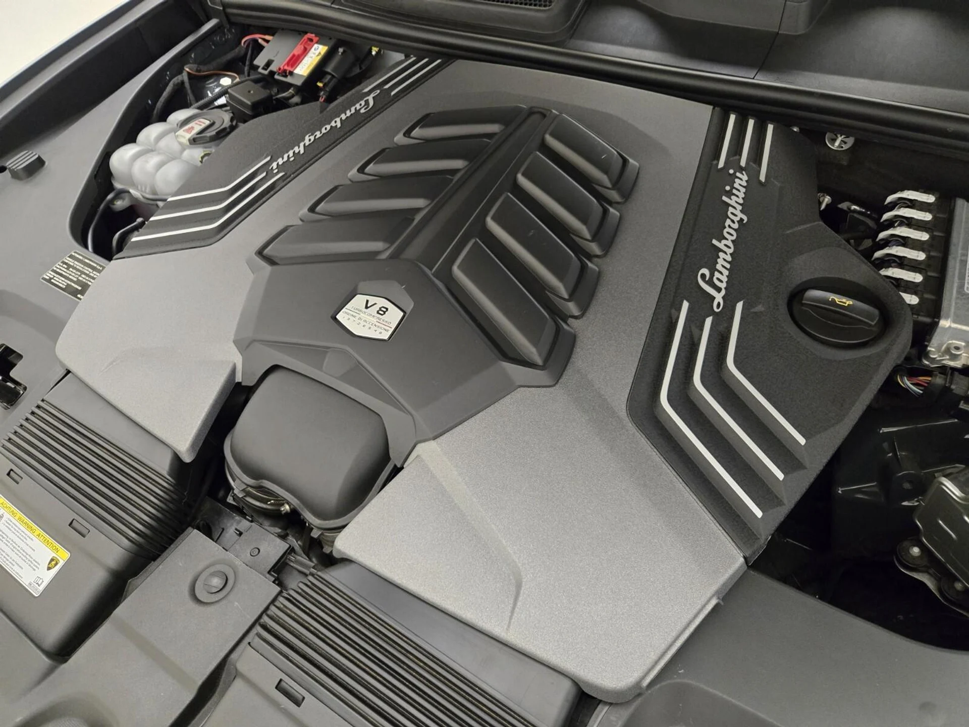 mph030_3150161726_Used_2022_Lamborghini_Urus_1785561916_74341b344a