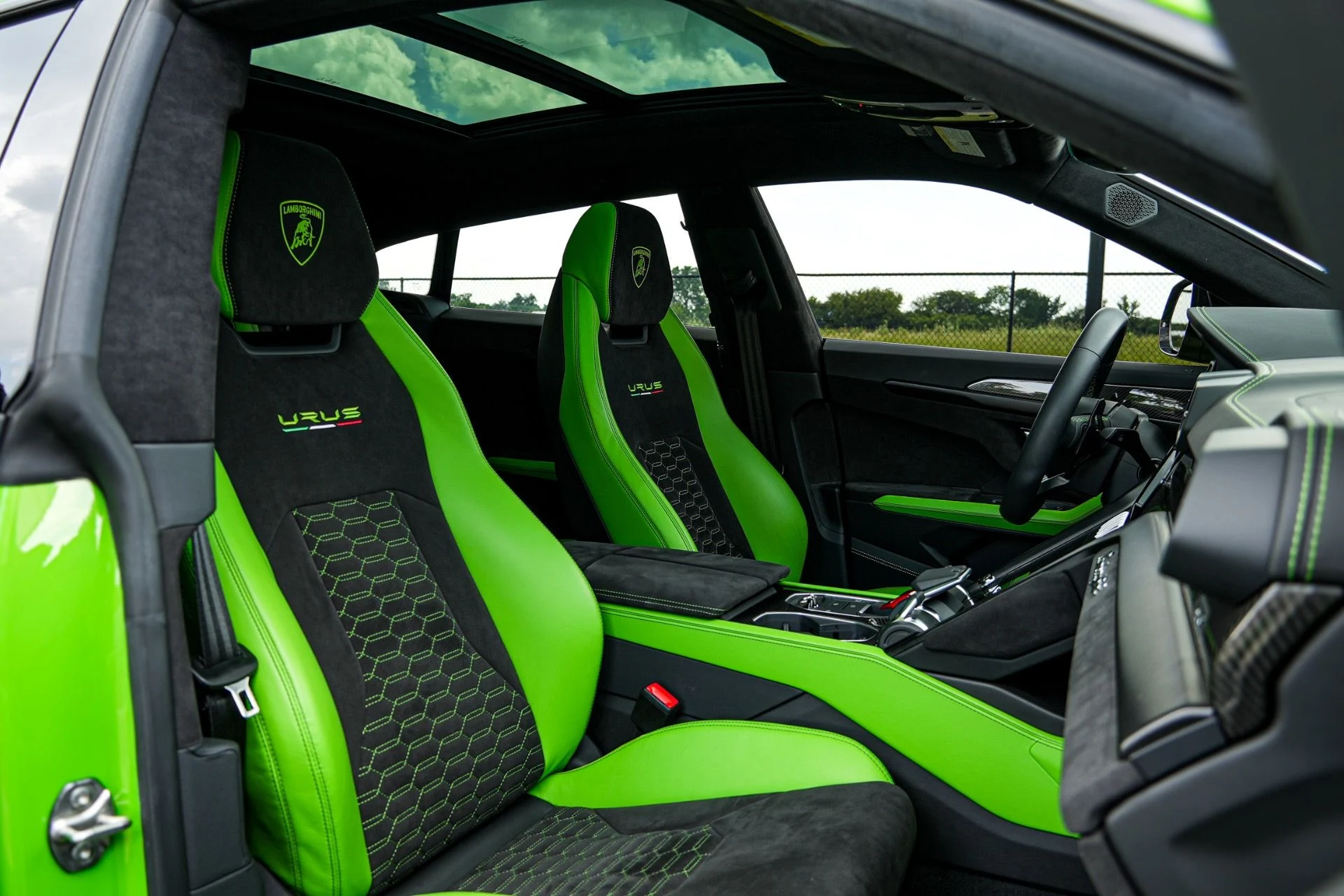 mph030_3153011837_Used_2021_Lamborghini_Urus_1783023414_8a3b87ca22