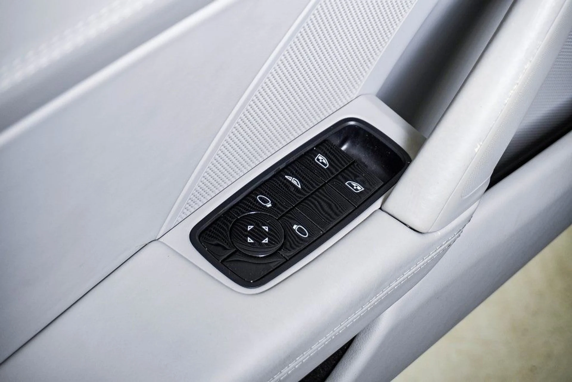 mph030_3154999901_bac2250d2392f8150d87dd7ac98386f5x_0081eab644