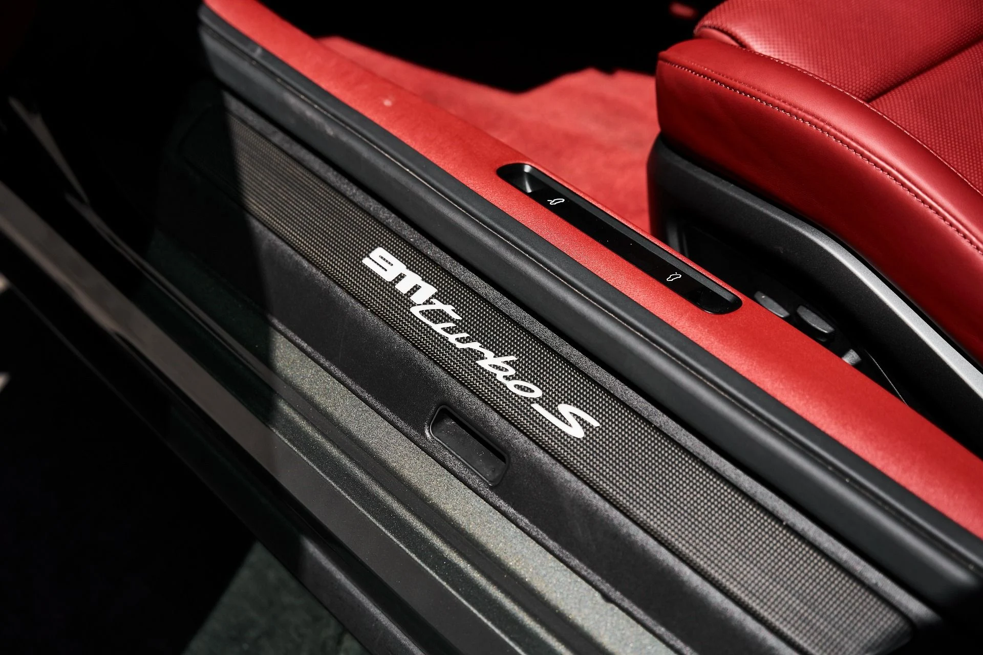 mph030_3155555160_Used_2023_Porsche_911_Turbo_S_1777011105_6c9a248b5c