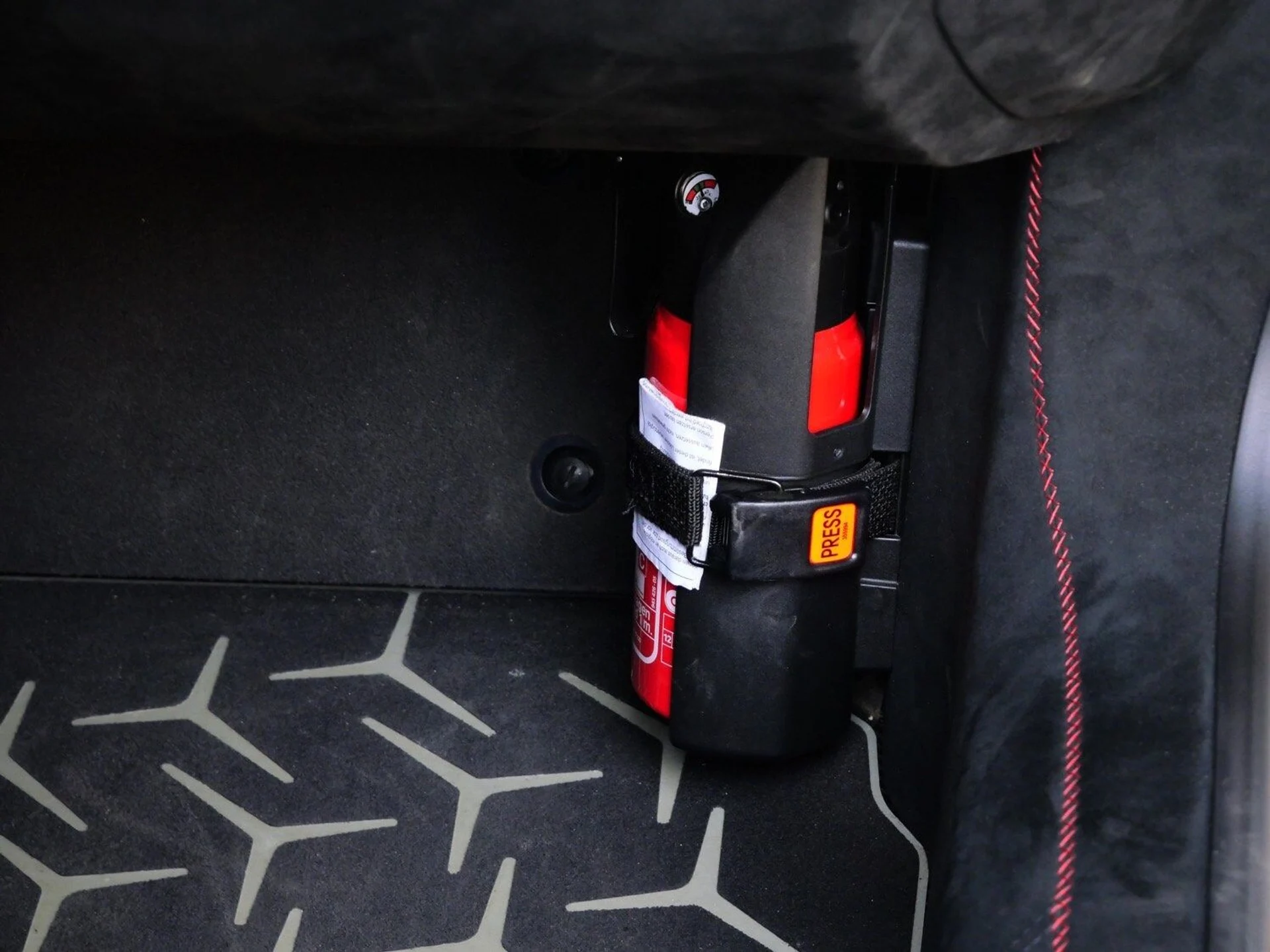 mph030_3165367533_cc5ab9dd5e8204e19405bf70b81d3ca6x_24c04a802d