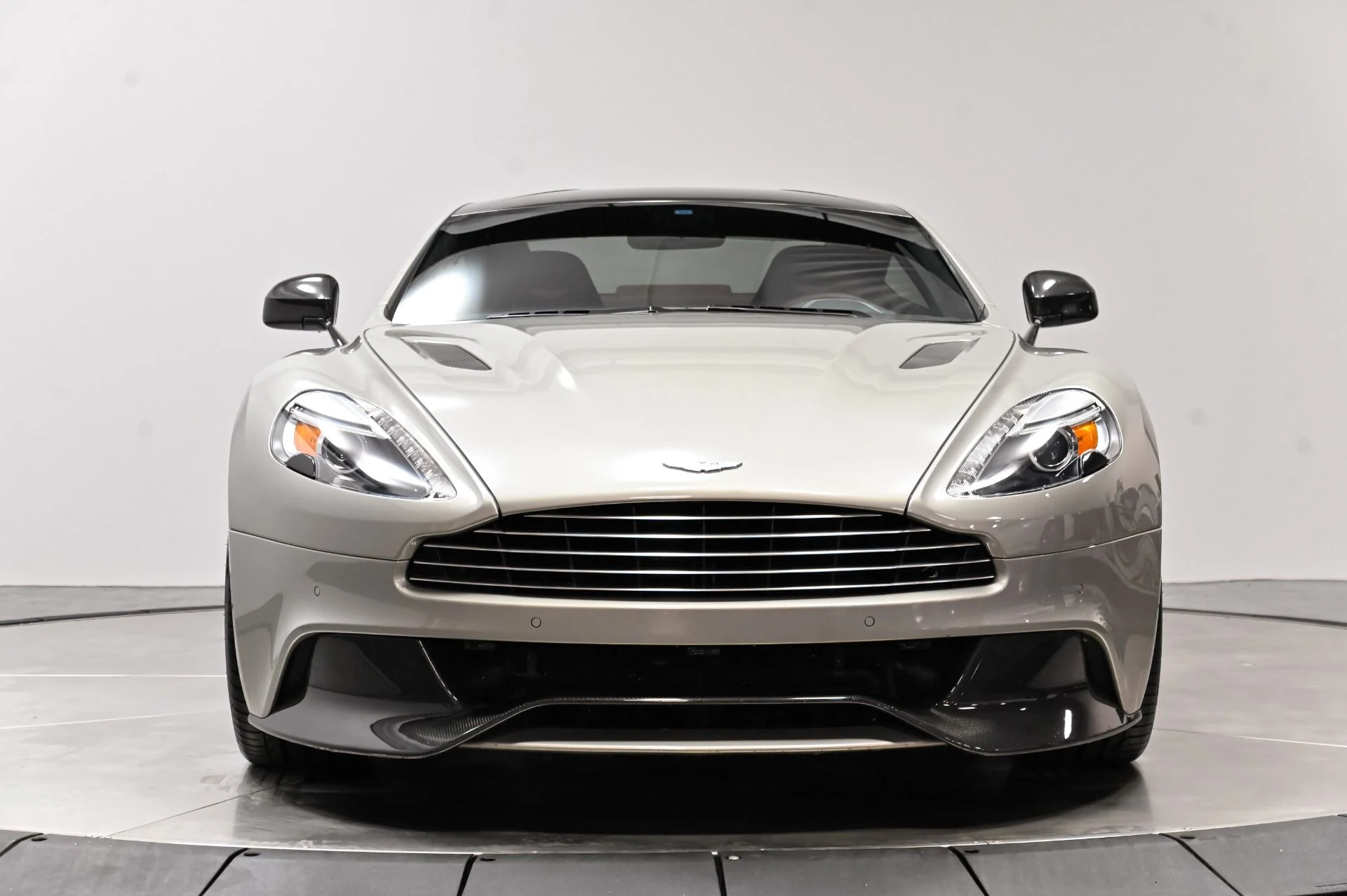 mph030_3167884881_Used_2014_Aston_Martin_Vanquish_V12_1793299602_621bdfb3ad