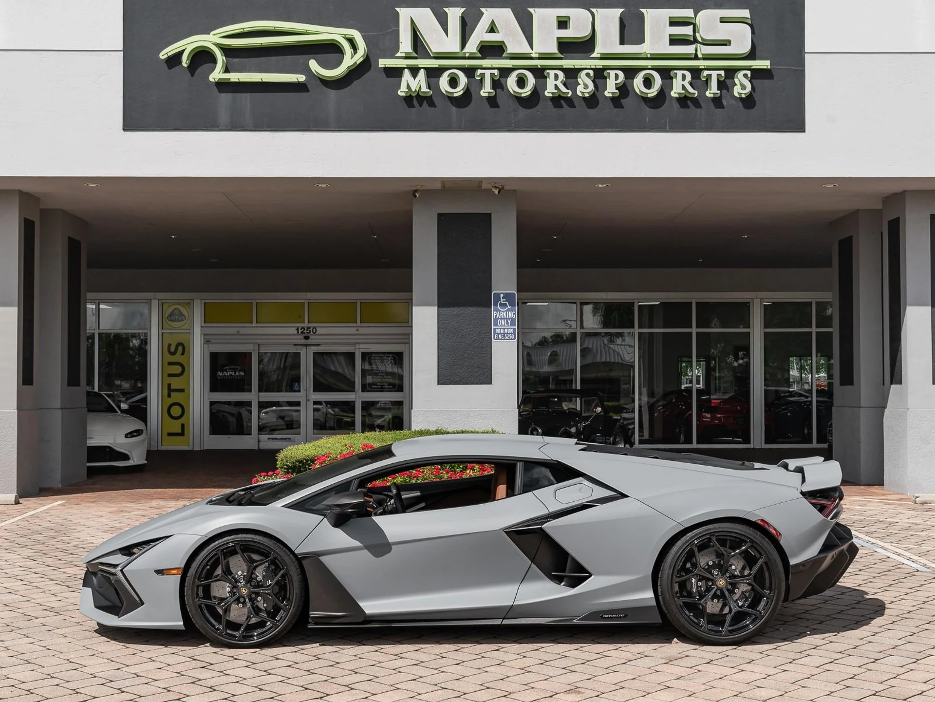 mph030_3173925354_Used_2024_Lamborghini_Revuelto_1758910283_0580c9667f