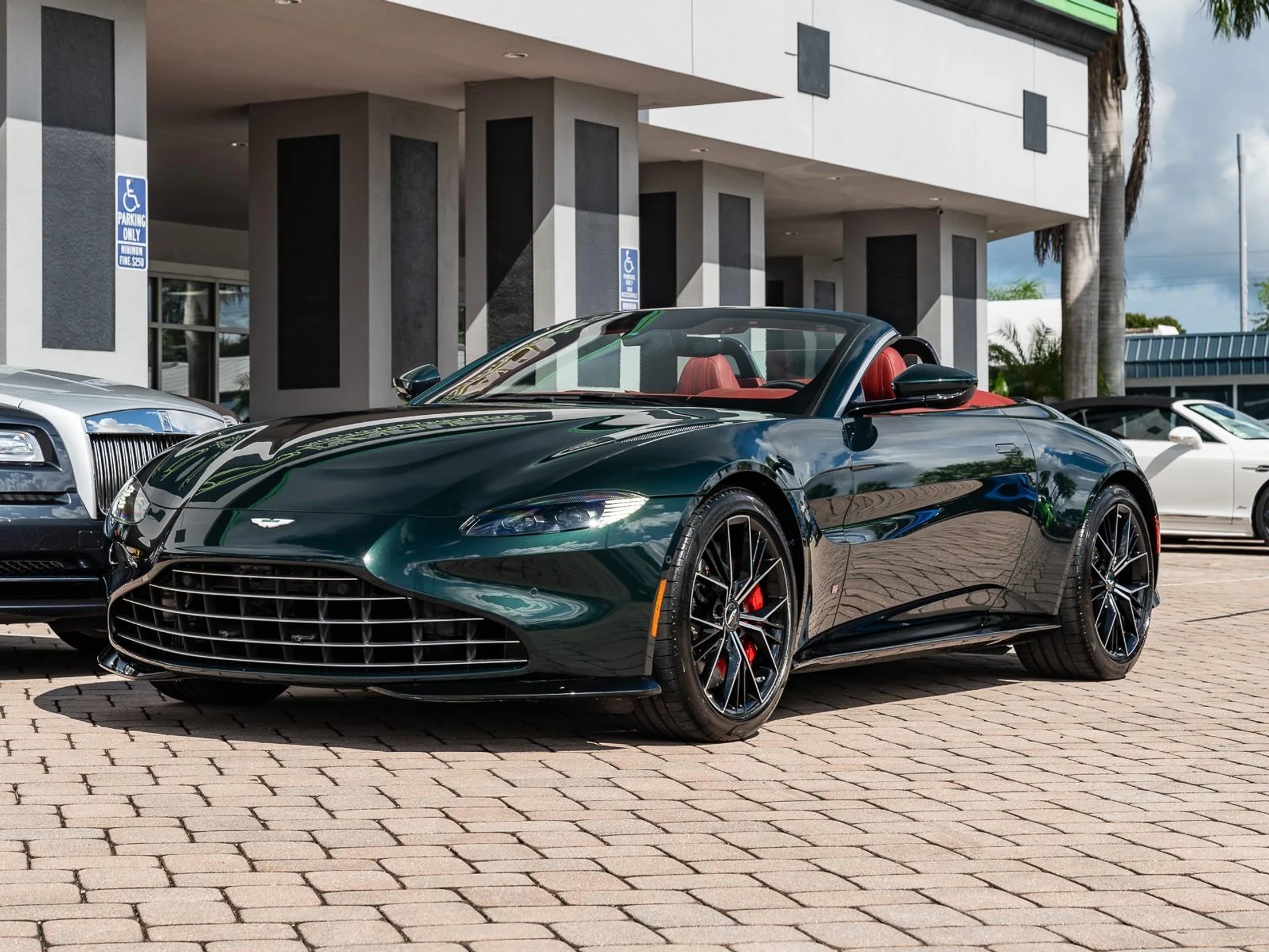 mph030_3176996482_Used_2021_Aston_Martin_Vantage_1753207583_c2bbeb404e