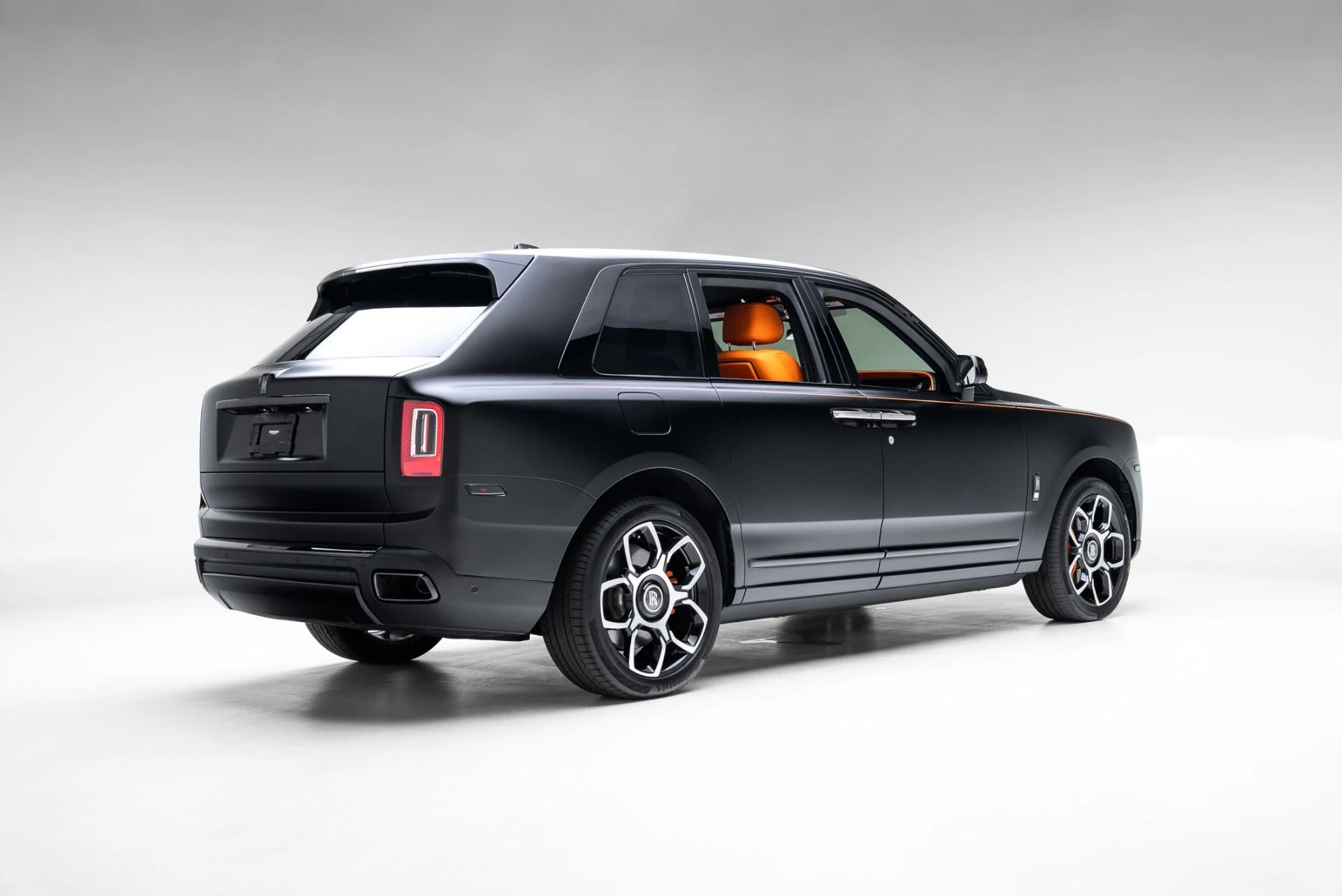 mph030_3183530382_Used_2023_Rolls_Royce_Black_Badge_Cullinan_1775515525_07f35fa633