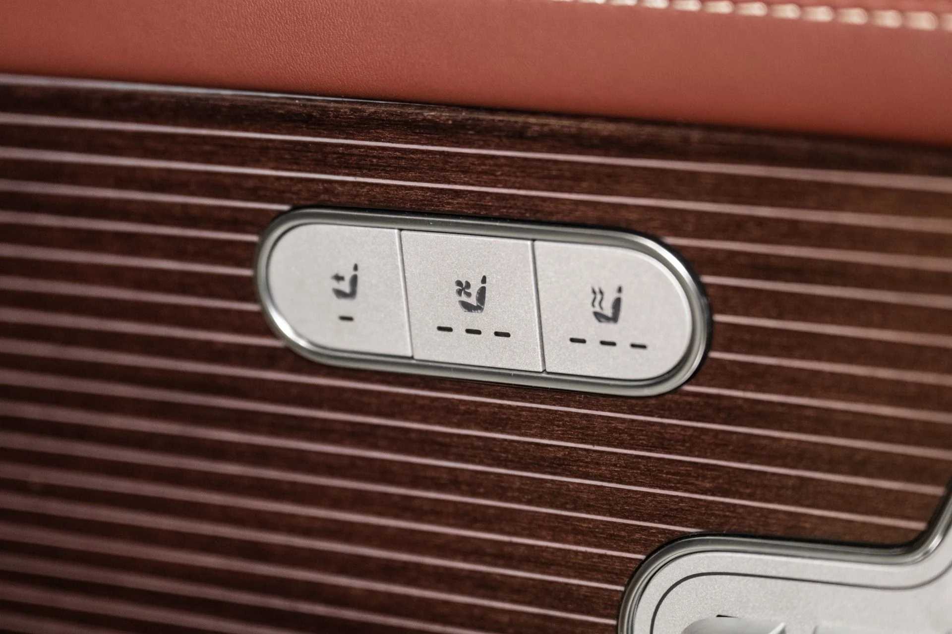 mph030_3185897570_Used_2022_Mercedes_Benz_GLS_Maybach_GLS_600_1761673208_f9495fbc0e