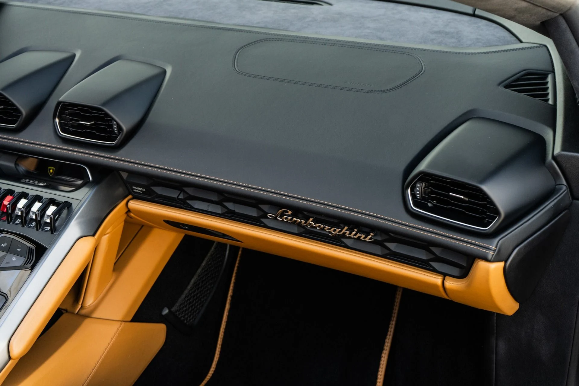 mph030_3200312274_Used_2018_Lamborghini_Huracan_LP_580_2_Spyder_1753307982_7379f032b9