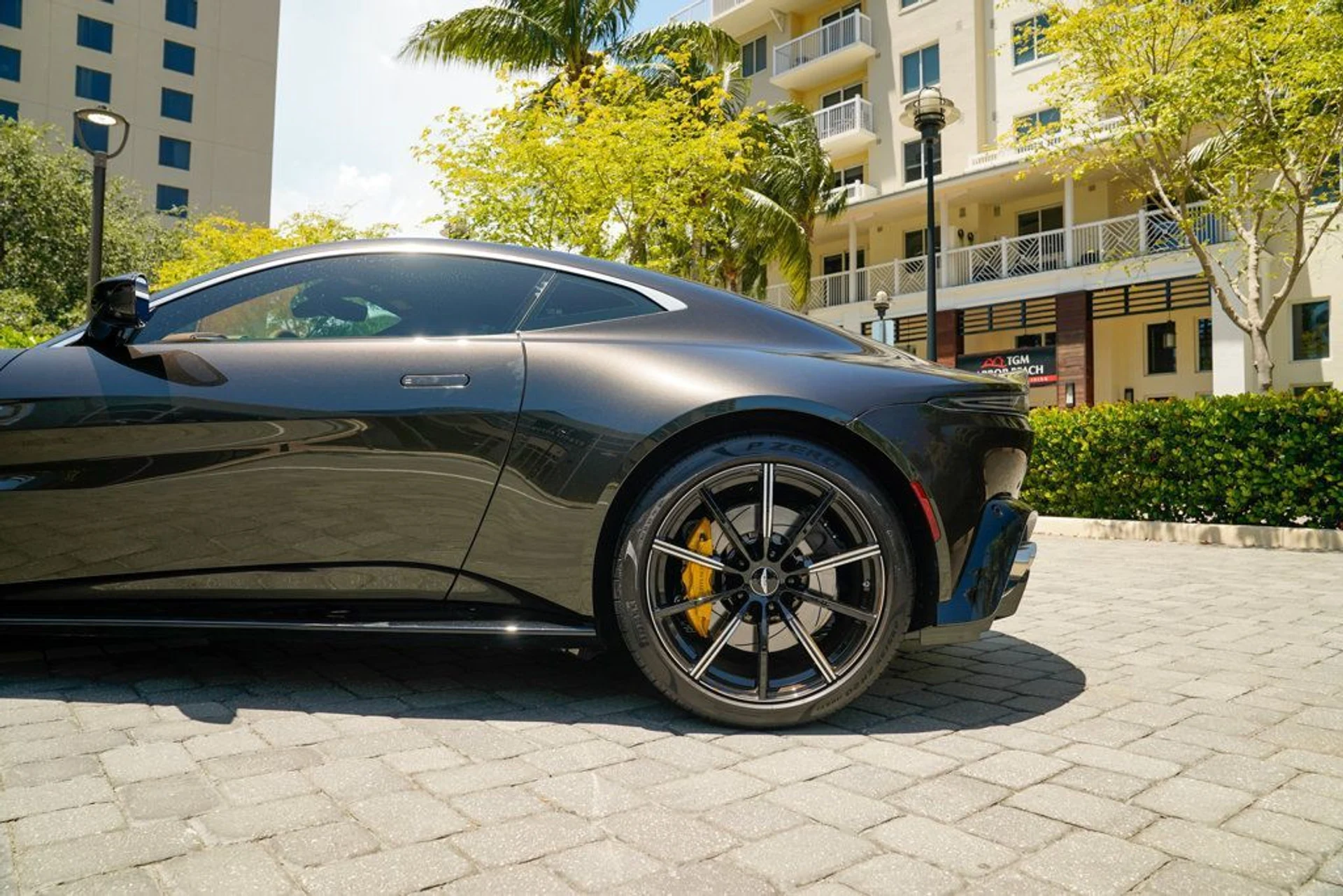mph030_32087567_used_2021_aston_martin_vantage_coupemanual_14354_22900621_31_1024_28741493e1