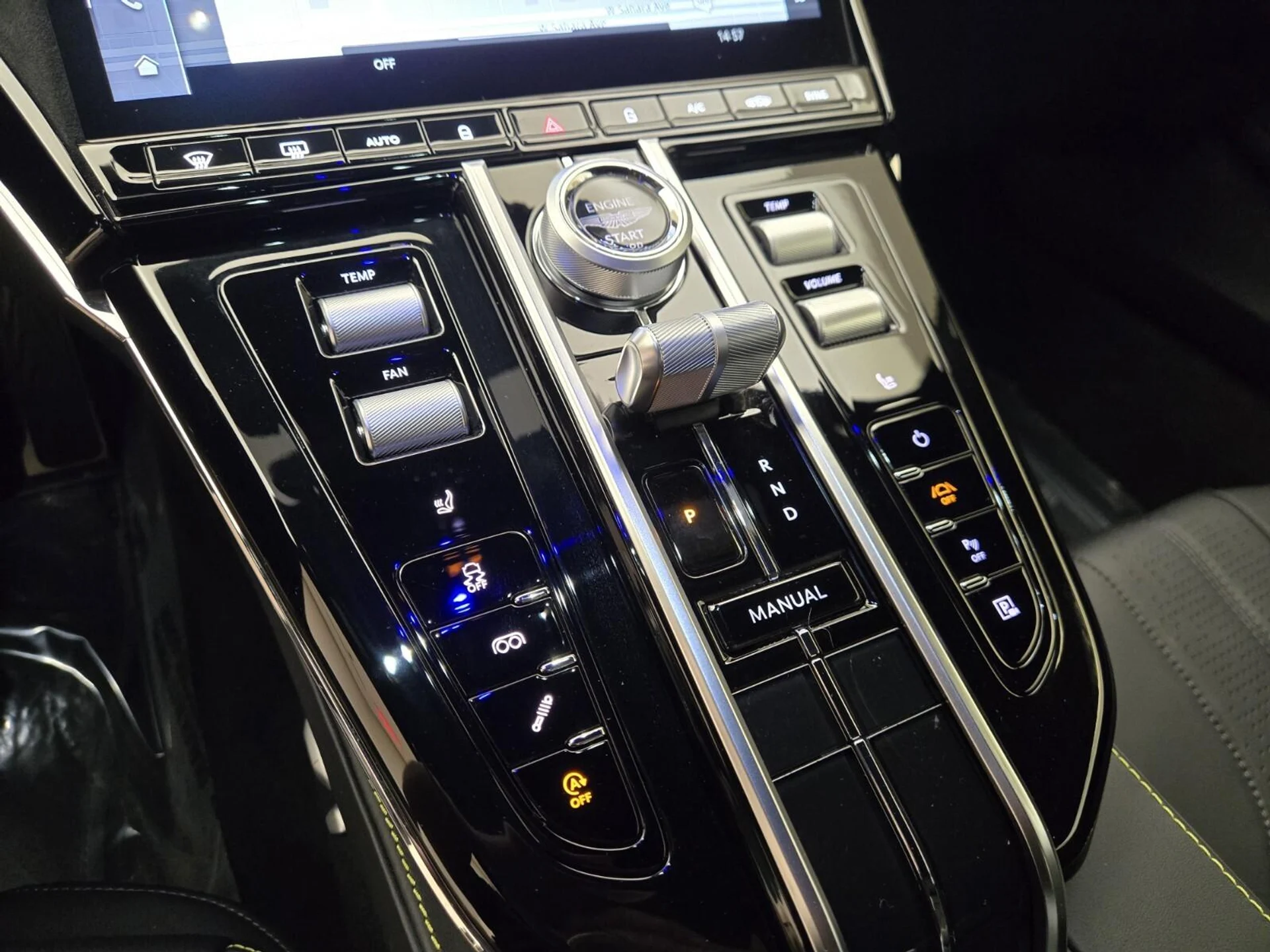 mph030_3209798968_New_2025_Aston_Martin_Vantage_1753161780_179deb7421