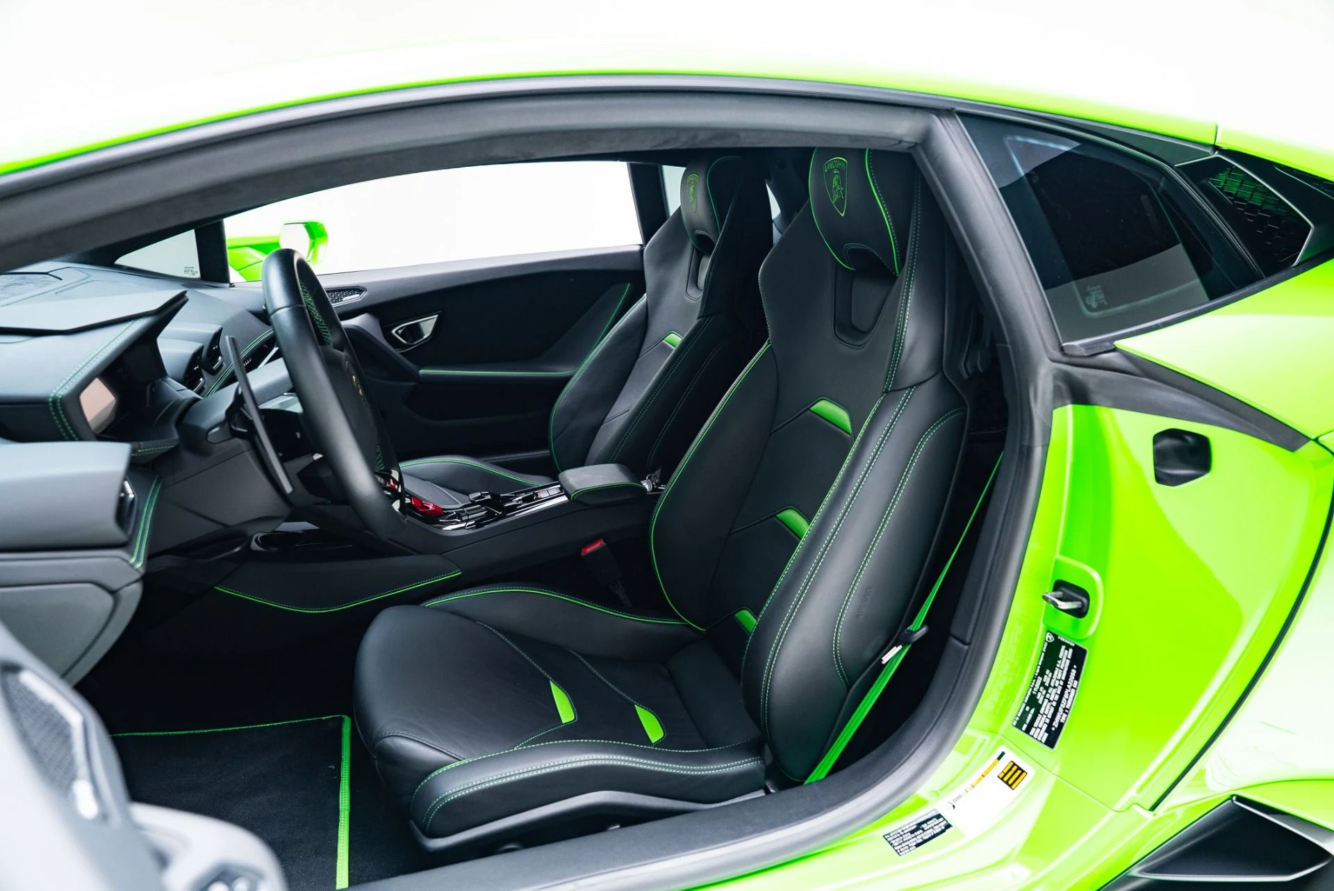 mph030_3219804289_Used_2023_Lamborghini_Huracan_EVO_1765473013_3a166b0e45