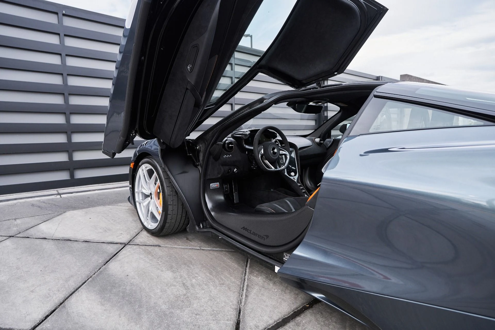 mph030_3220625422_Used_2024_Mc_Laren_750_S_1762992838_5e2a4947ae