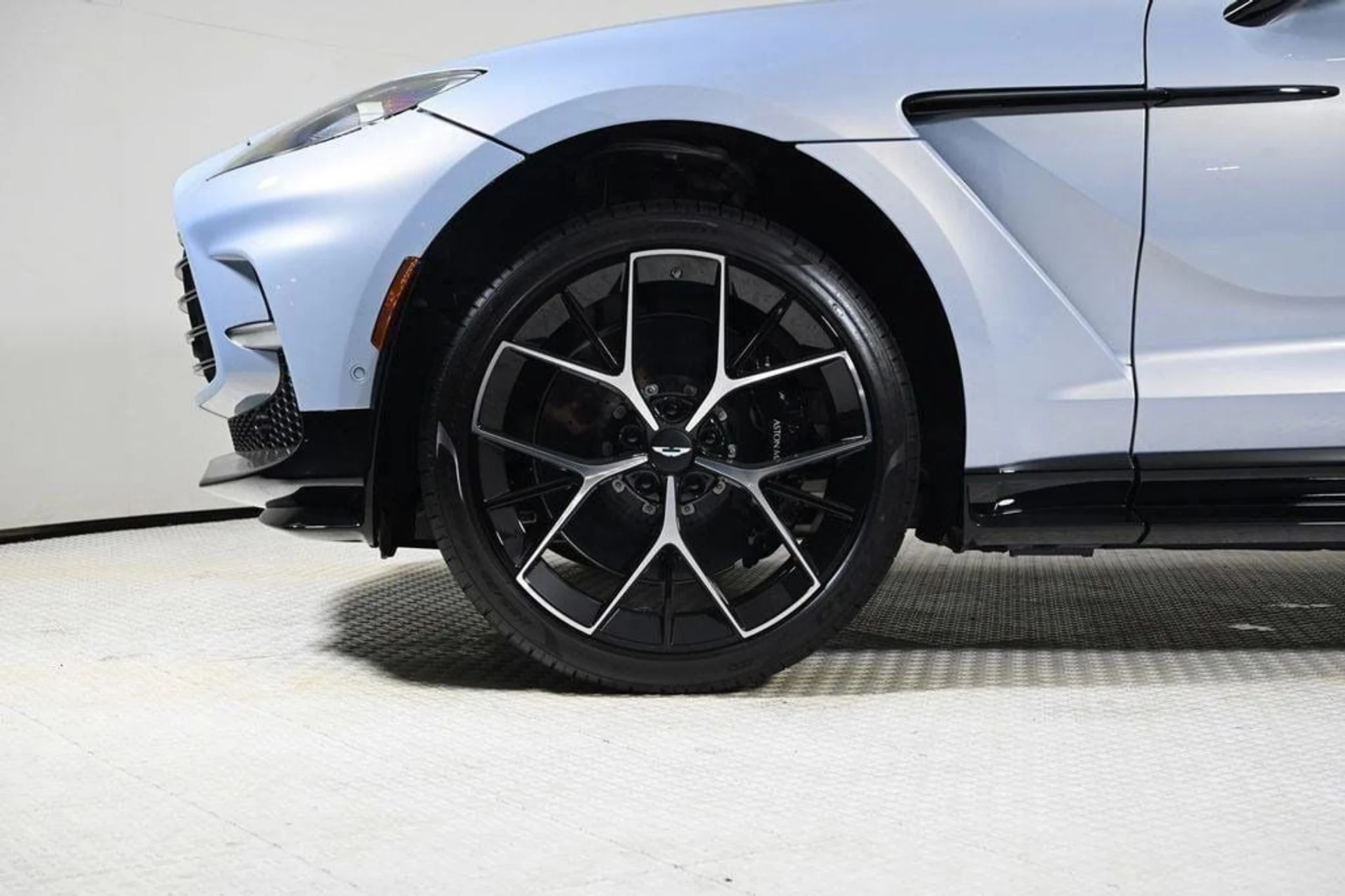 mph030_3231052717_new_2025_aston_martin_dbx_707awd_11350_22854661_30_1024_beb7b2b227