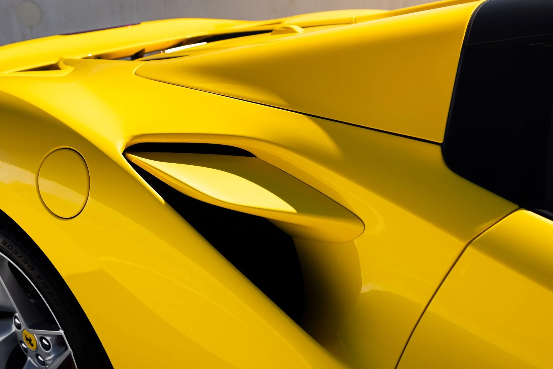 mph030_3232306632_Used_2022_Ferrari_F8_Spider_1790977692_04c7dc0670