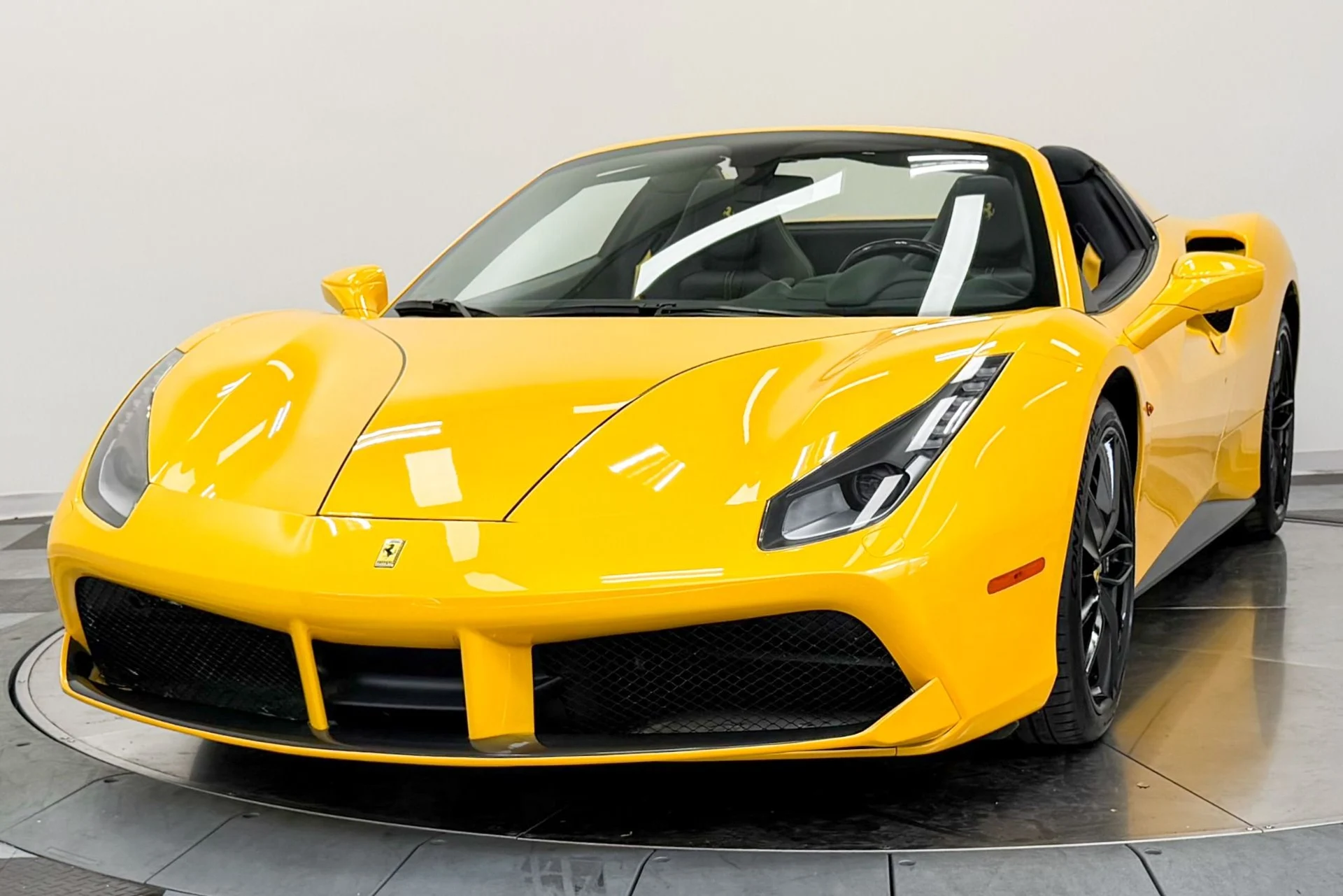 mph030_3234732972_Used_2017_Ferrari_488_Spider_Carbon_Fiber_Racing_Seats_Extensive_Carbon_Fiber_1782927533_274f1c4822