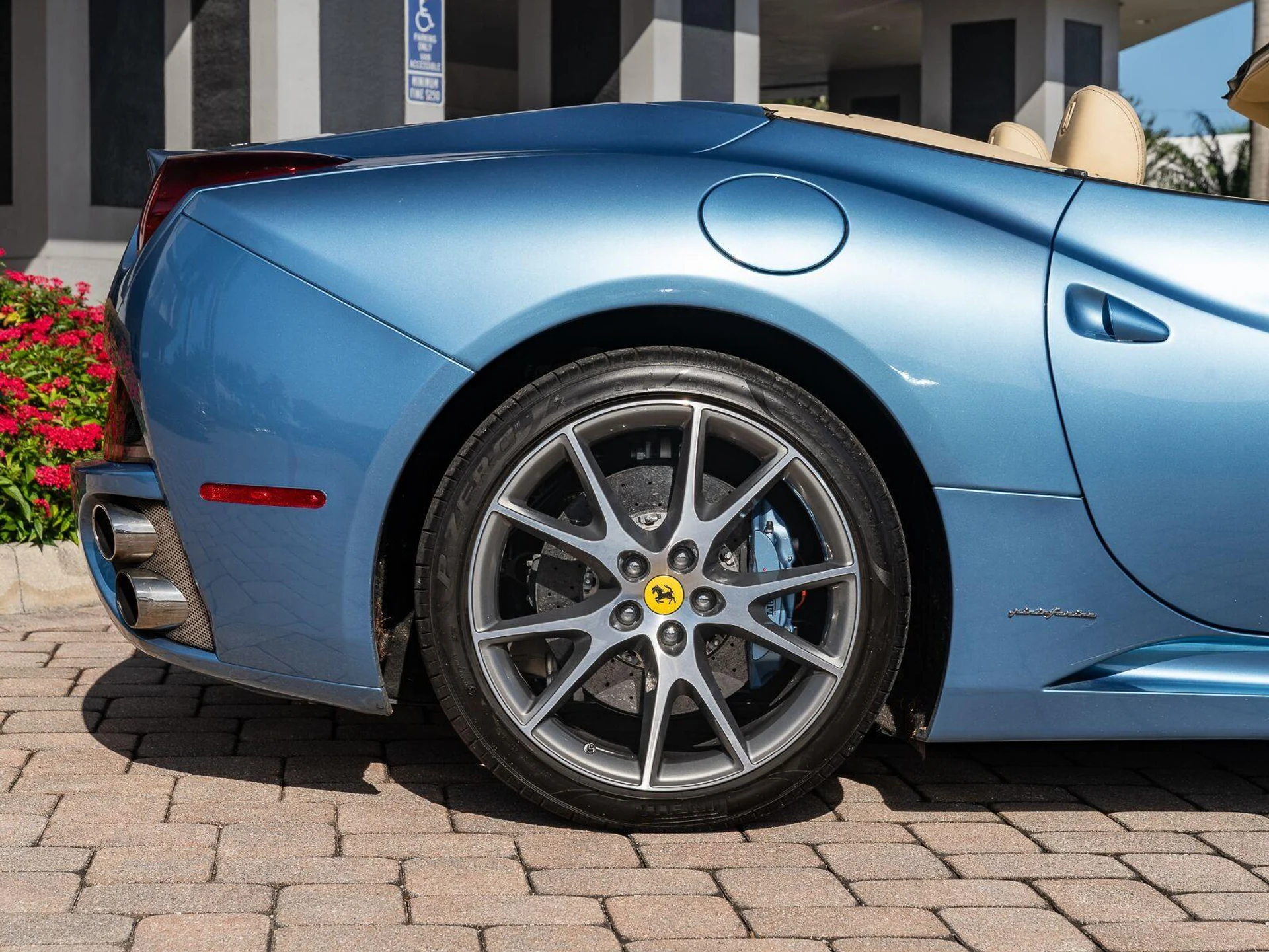 mph030_3235647287_Used_2010_Ferrari_California_1793131315_5e11a337f5