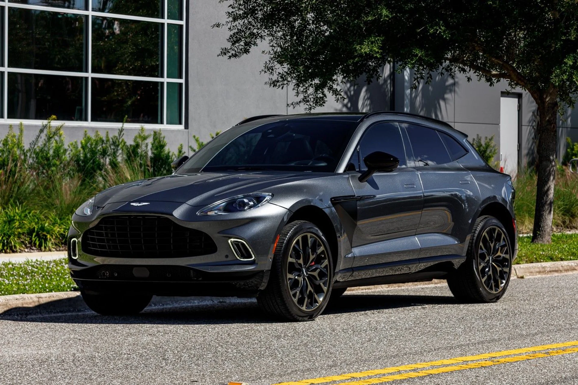 mph030_3240268873_Used_2021_Aston_Martin_DBX_7534e3b507