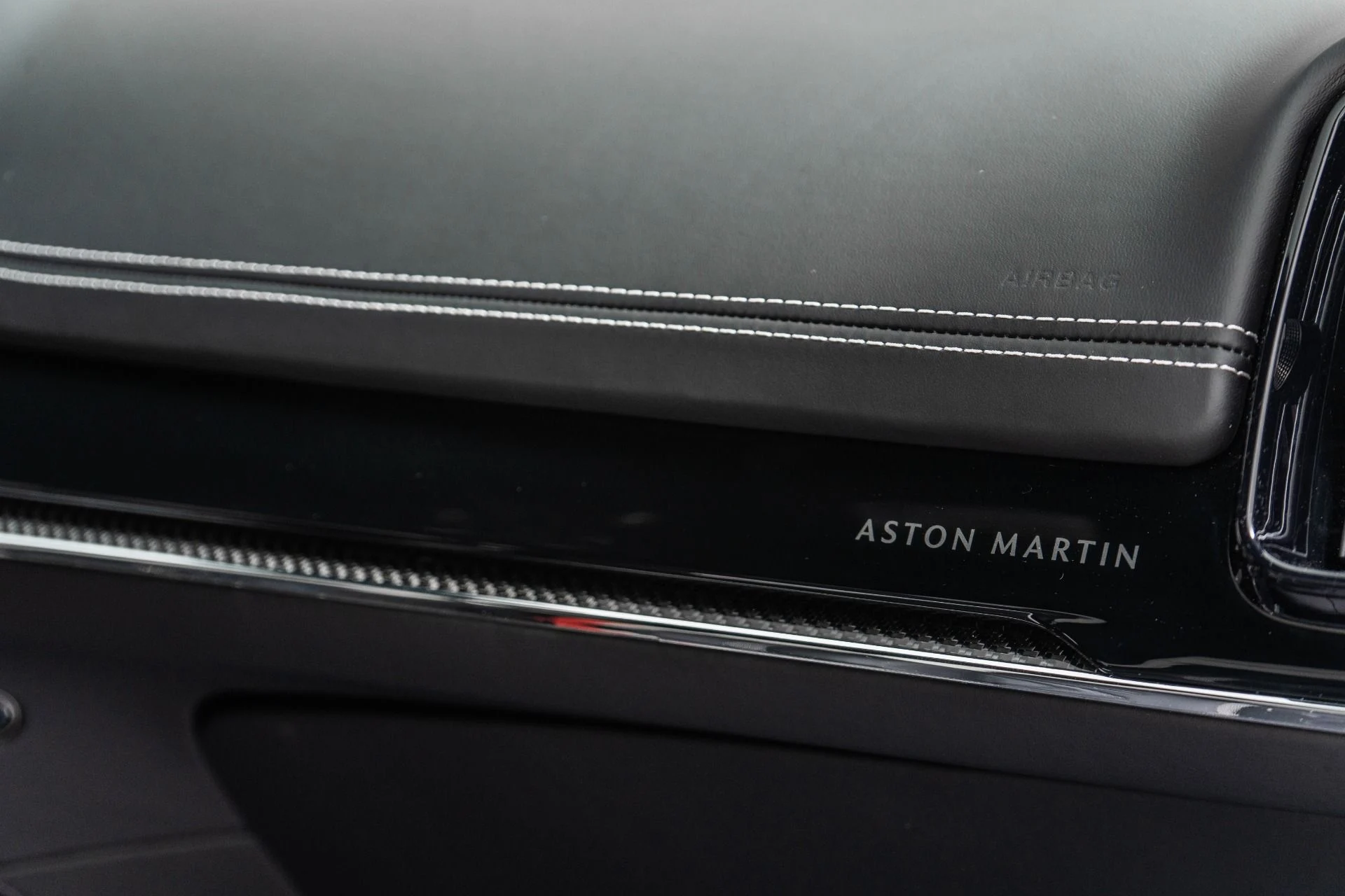 mph030_3253530777_Used_2026_Aston_Martin_DBX_S_1792083378_d20a27fb05