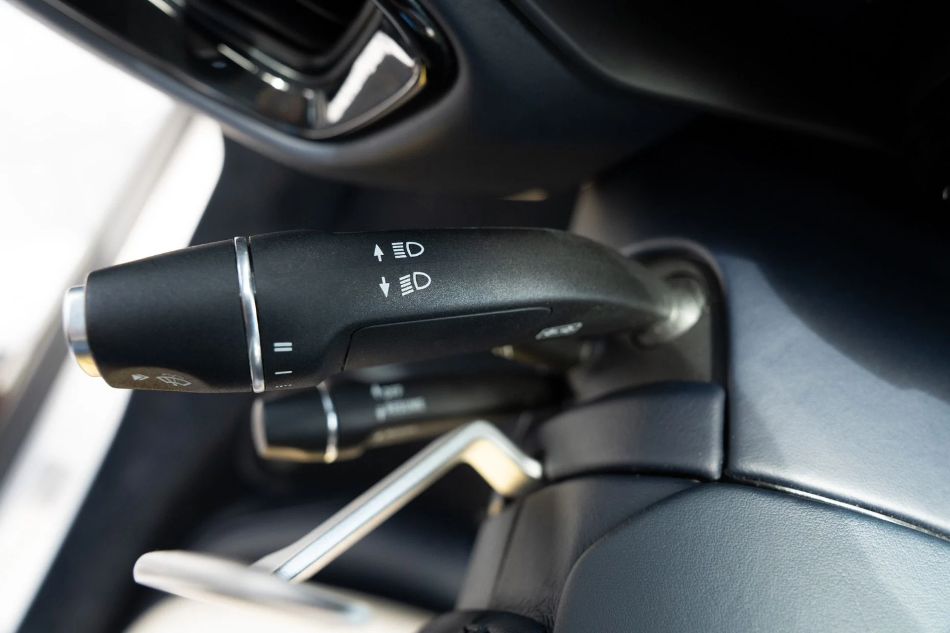 mph030_3261649696_Used_2021_Aston_Martin_Vantage_1781043640_f94260df08